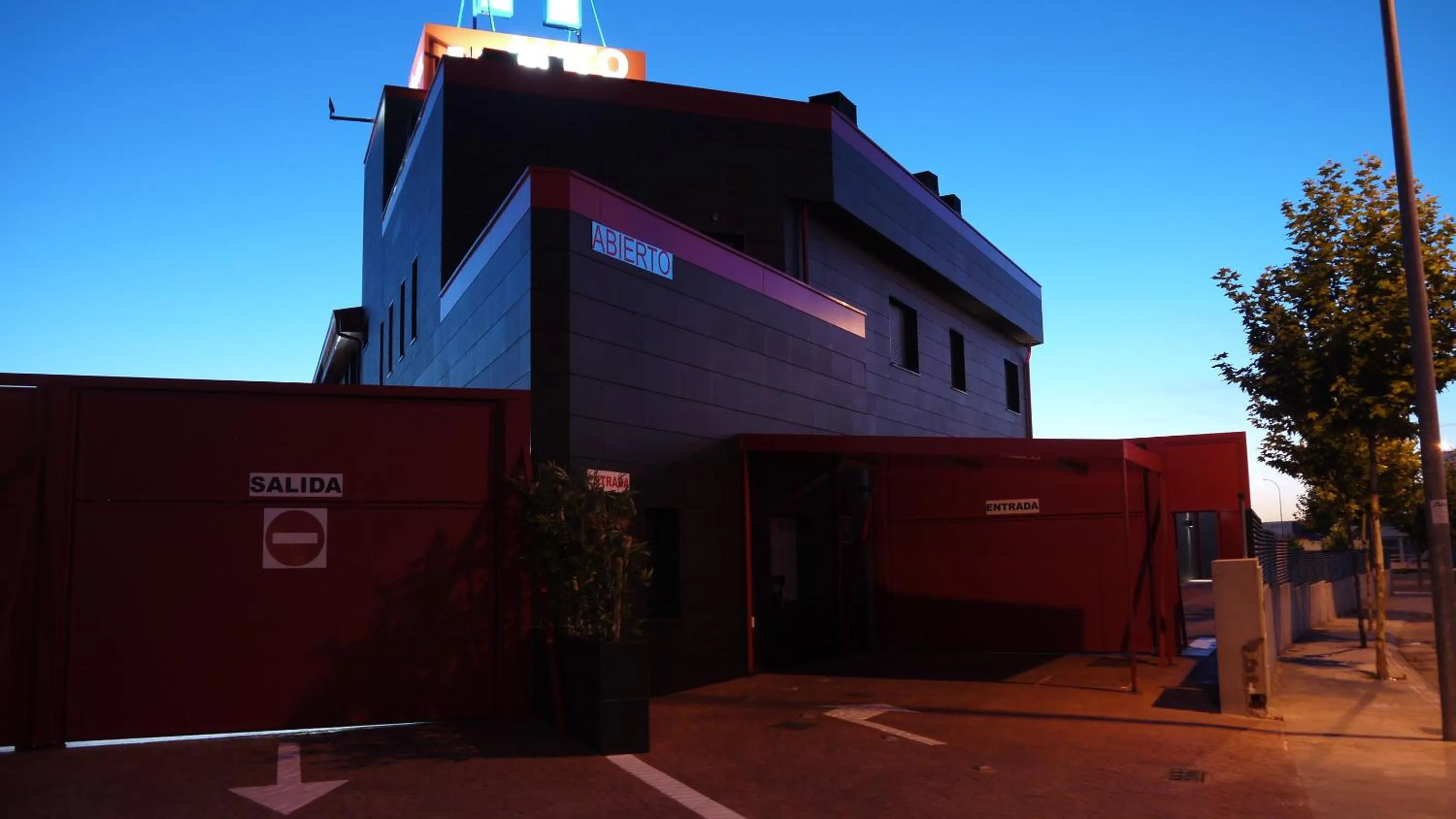 Facade/entrance in V Hotel