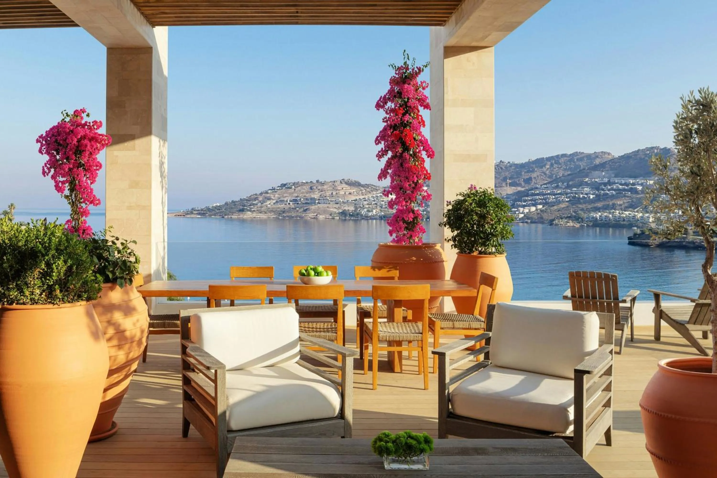 Lounge or bar in The Bodrum EDITION
