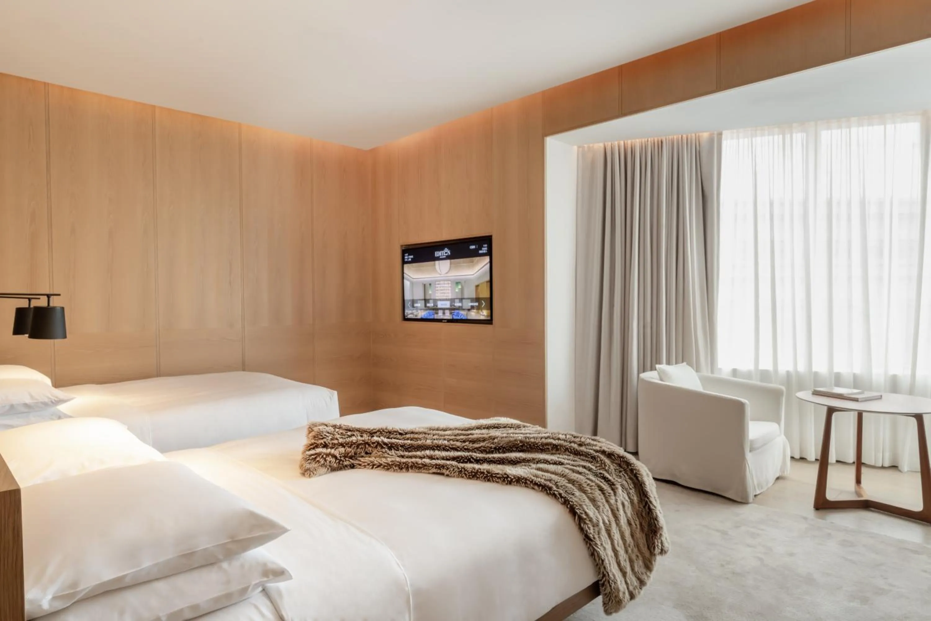 Photo of the whole room, Bed in The Shanghai EDITION