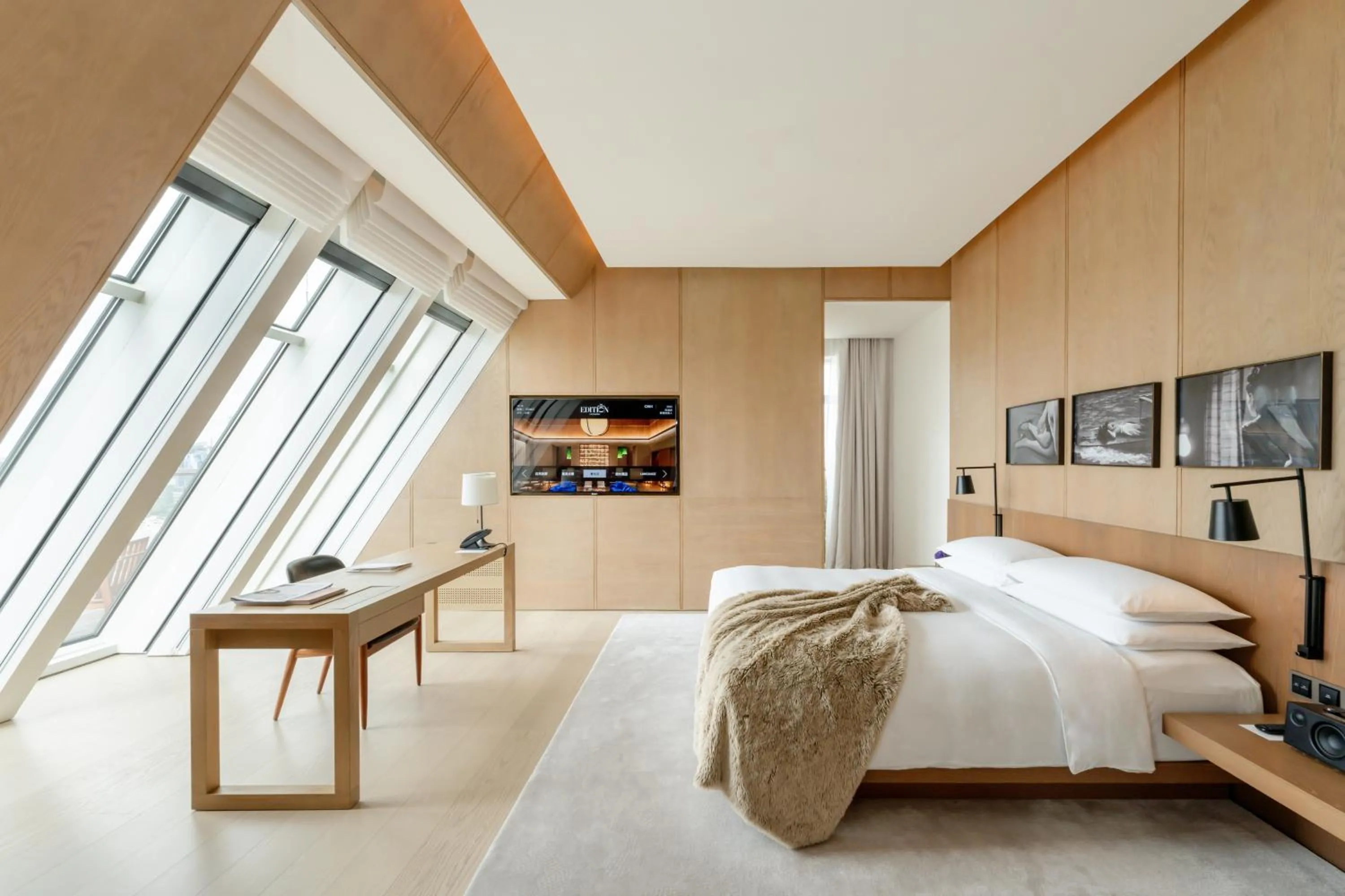 Bedroom, Bed in The Shanghai EDITION