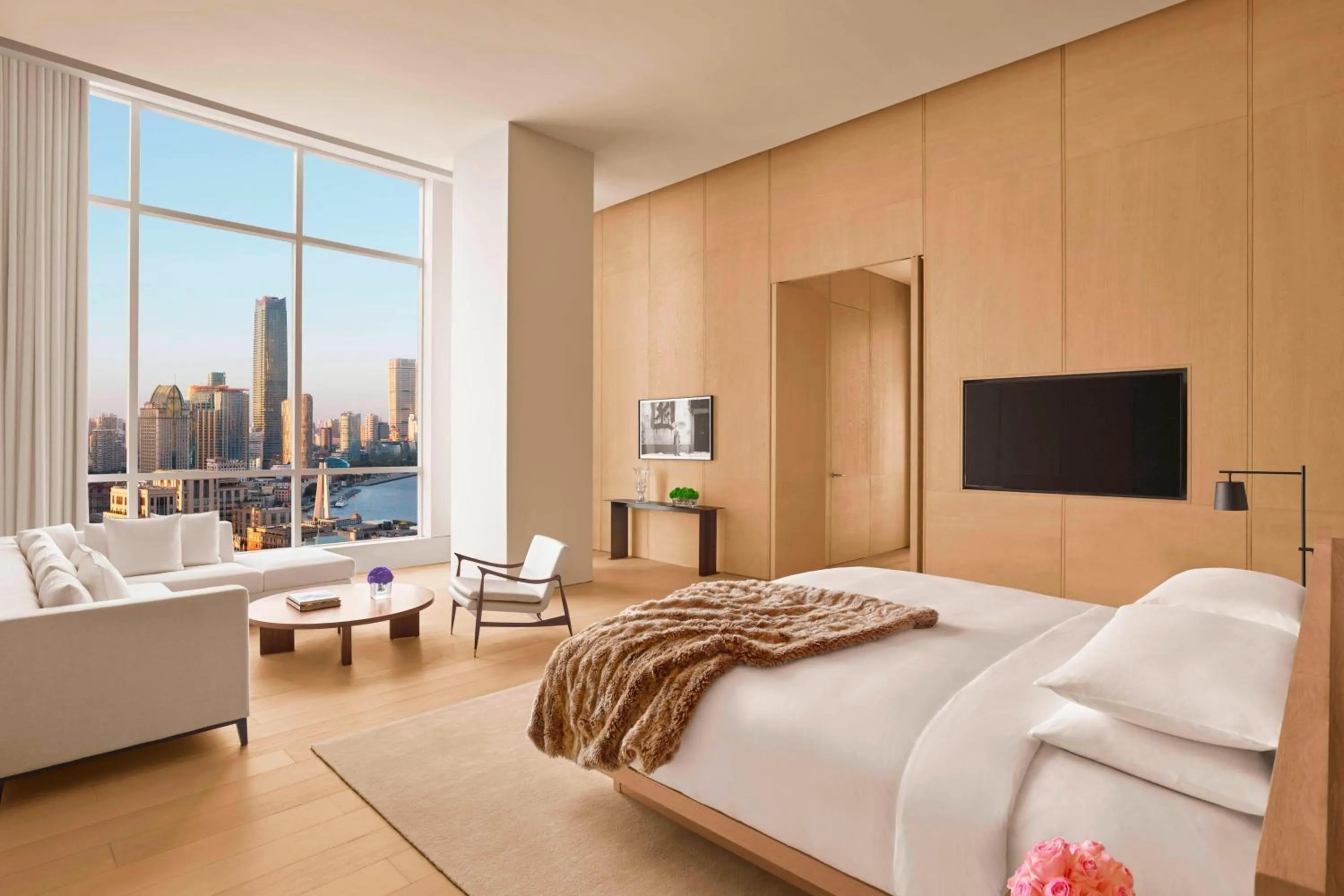 Photo of the whole room, Bed in The Shanghai EDITION