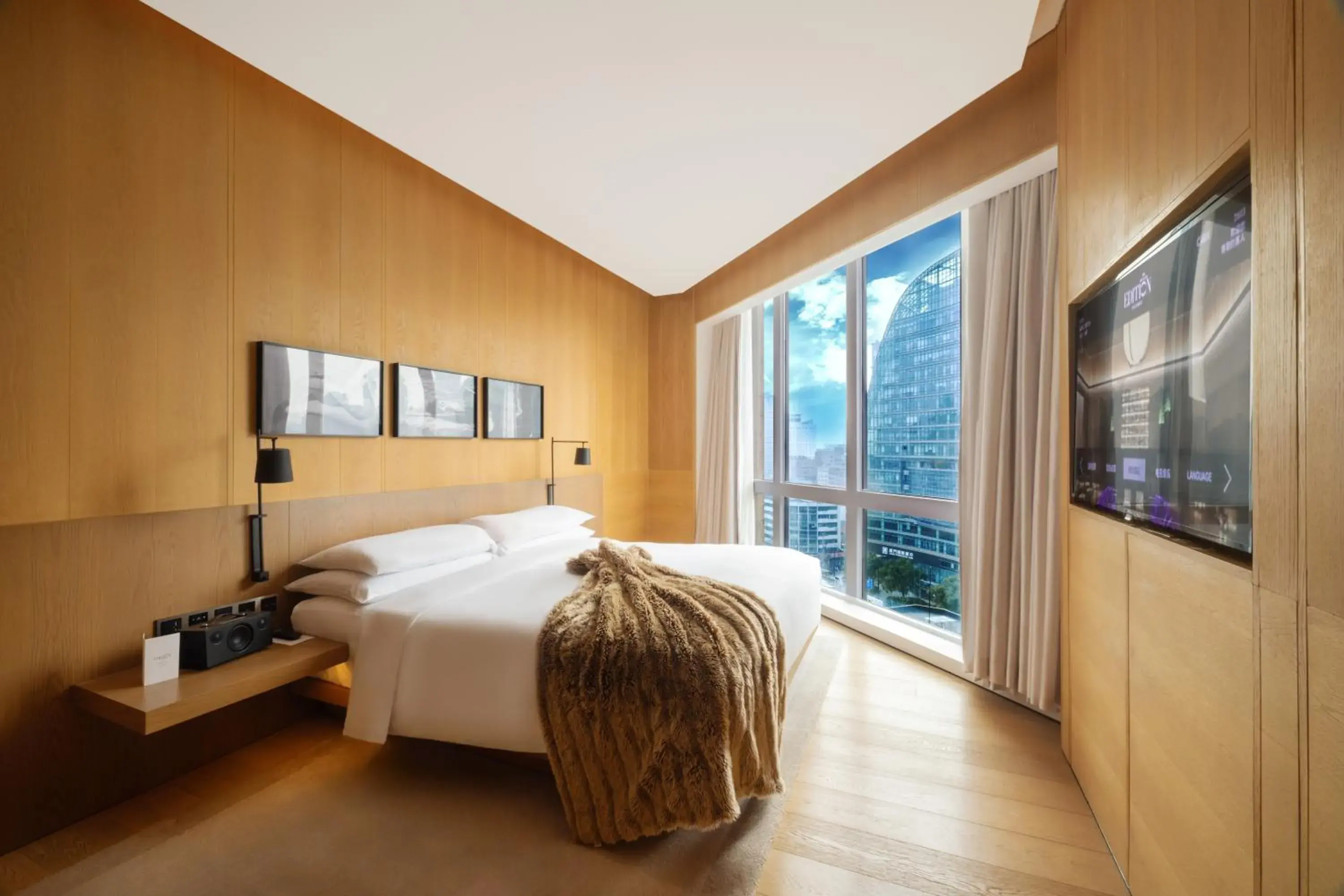 Premium City View Room in The Shanghai EDITION Premium City View Room in The Shanghai EDITION