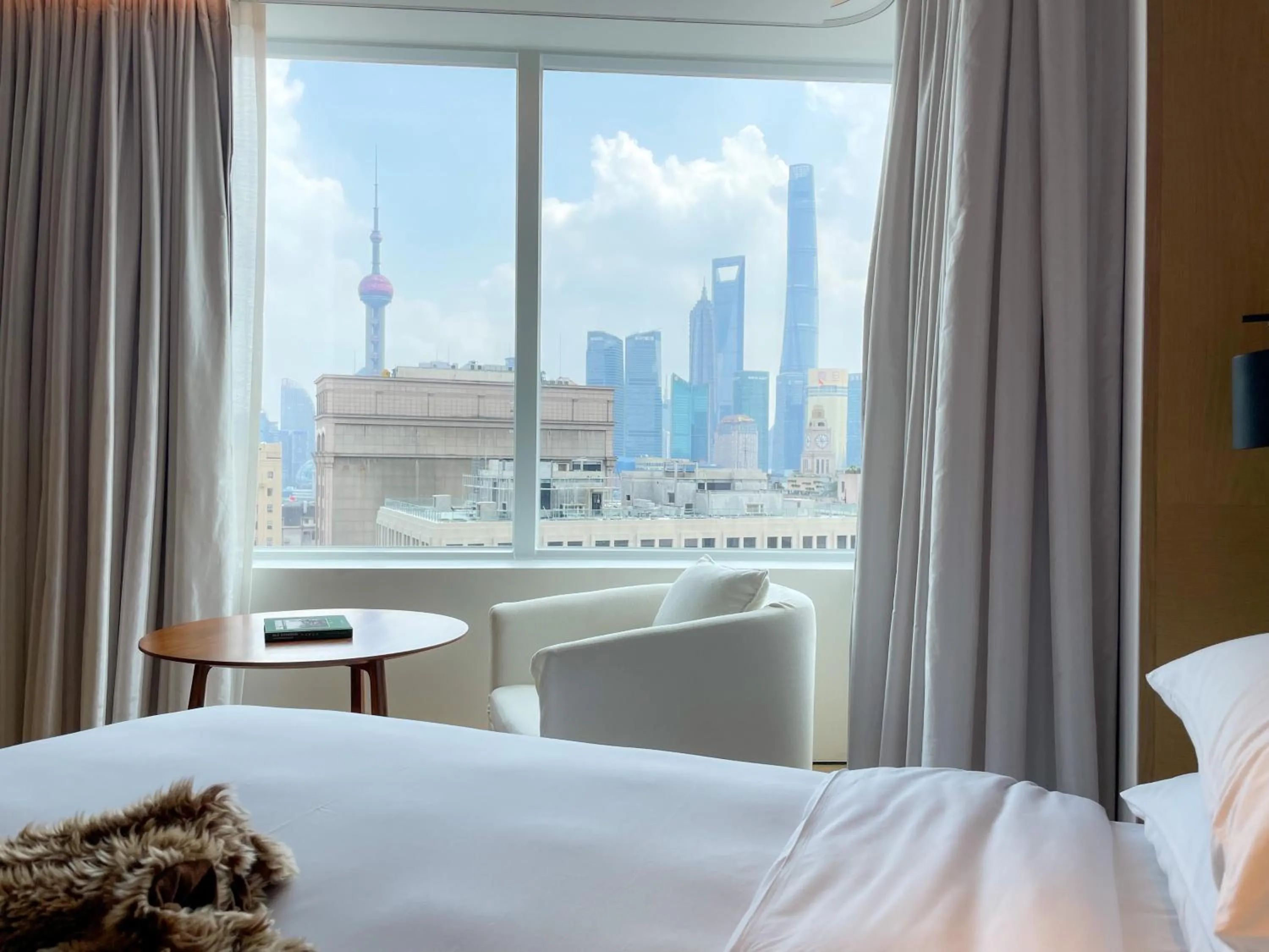 View (from property/room), Bed in The Shanghai EDITION