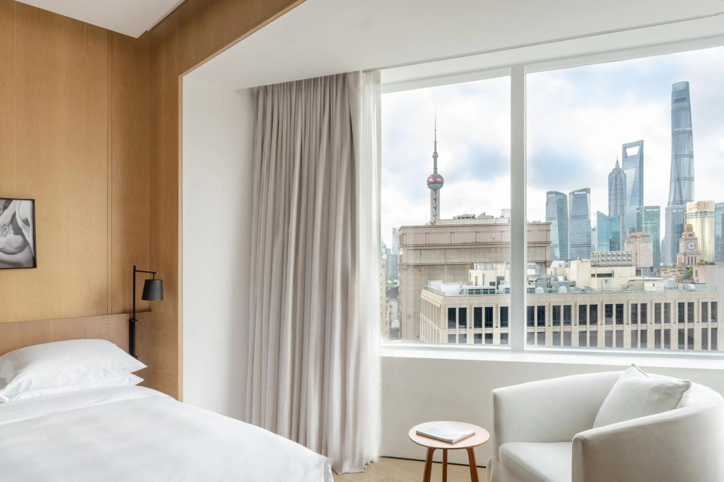 View (from property/room), Bed in The Shanghai EDITION
