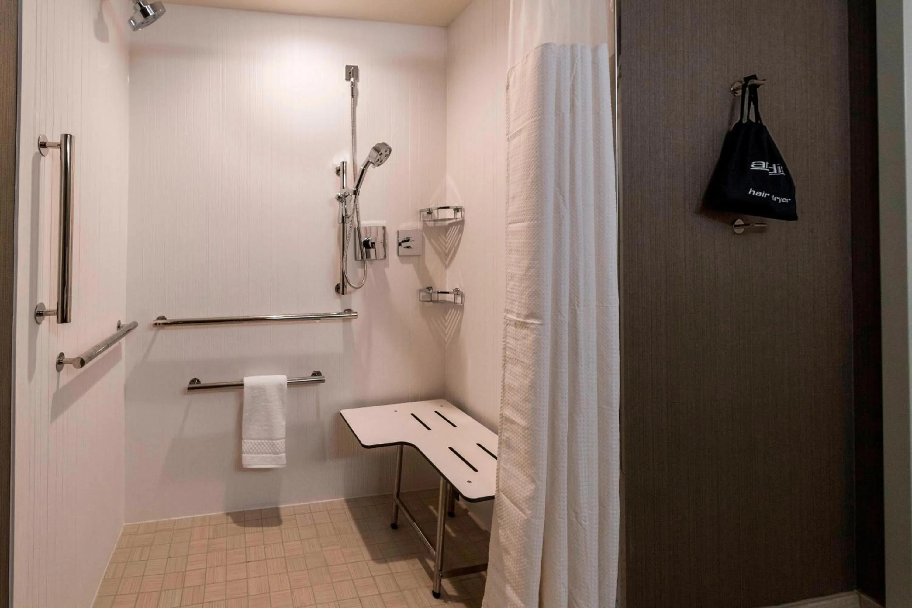 Bathroom in Courtyard by Marriott Tampa Northwest/Veterans Expressway