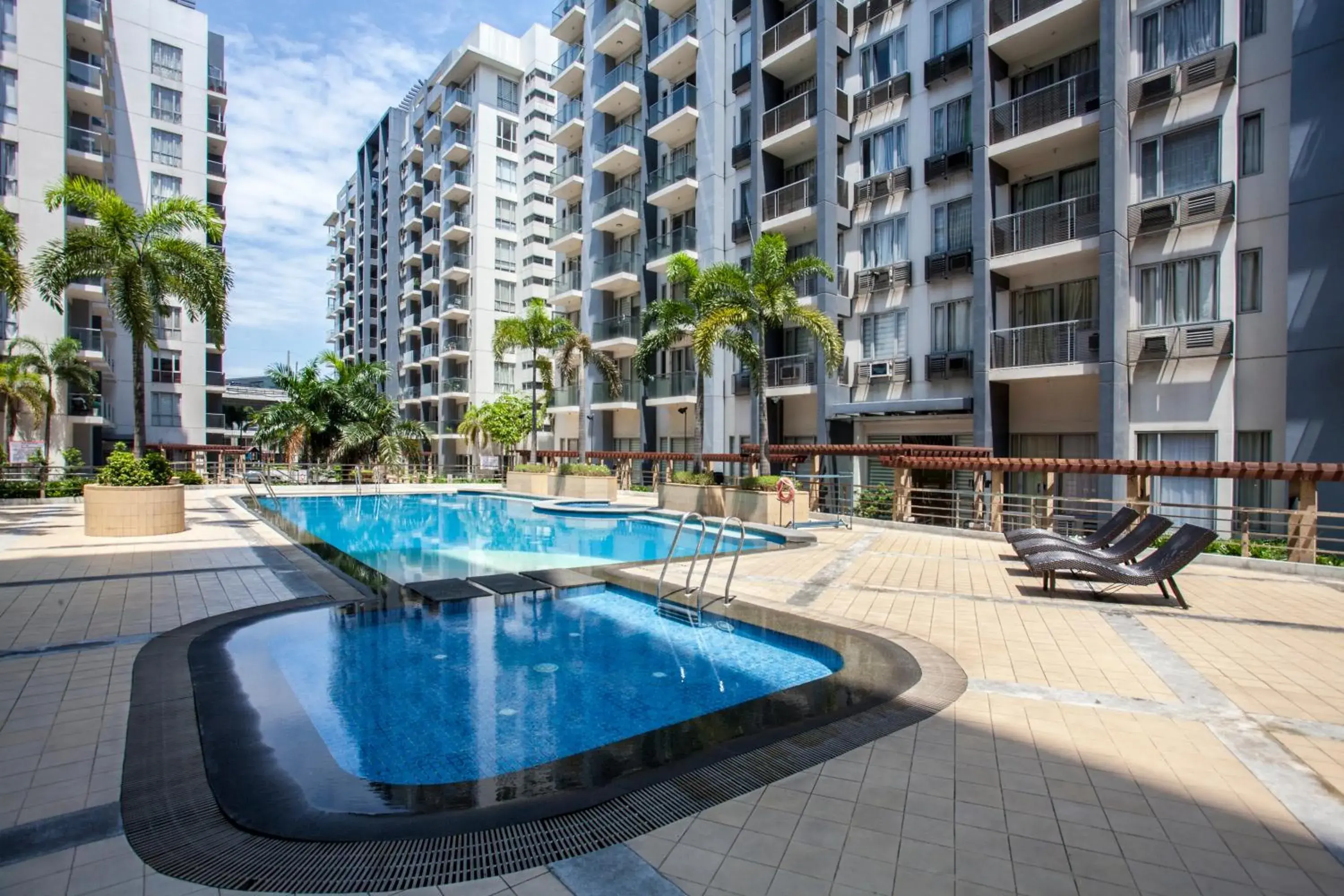 Cozy Airport Condo 7-min Walk to Terminal 3 Cozy Airport Condo 7-min Walk to Terminal 3