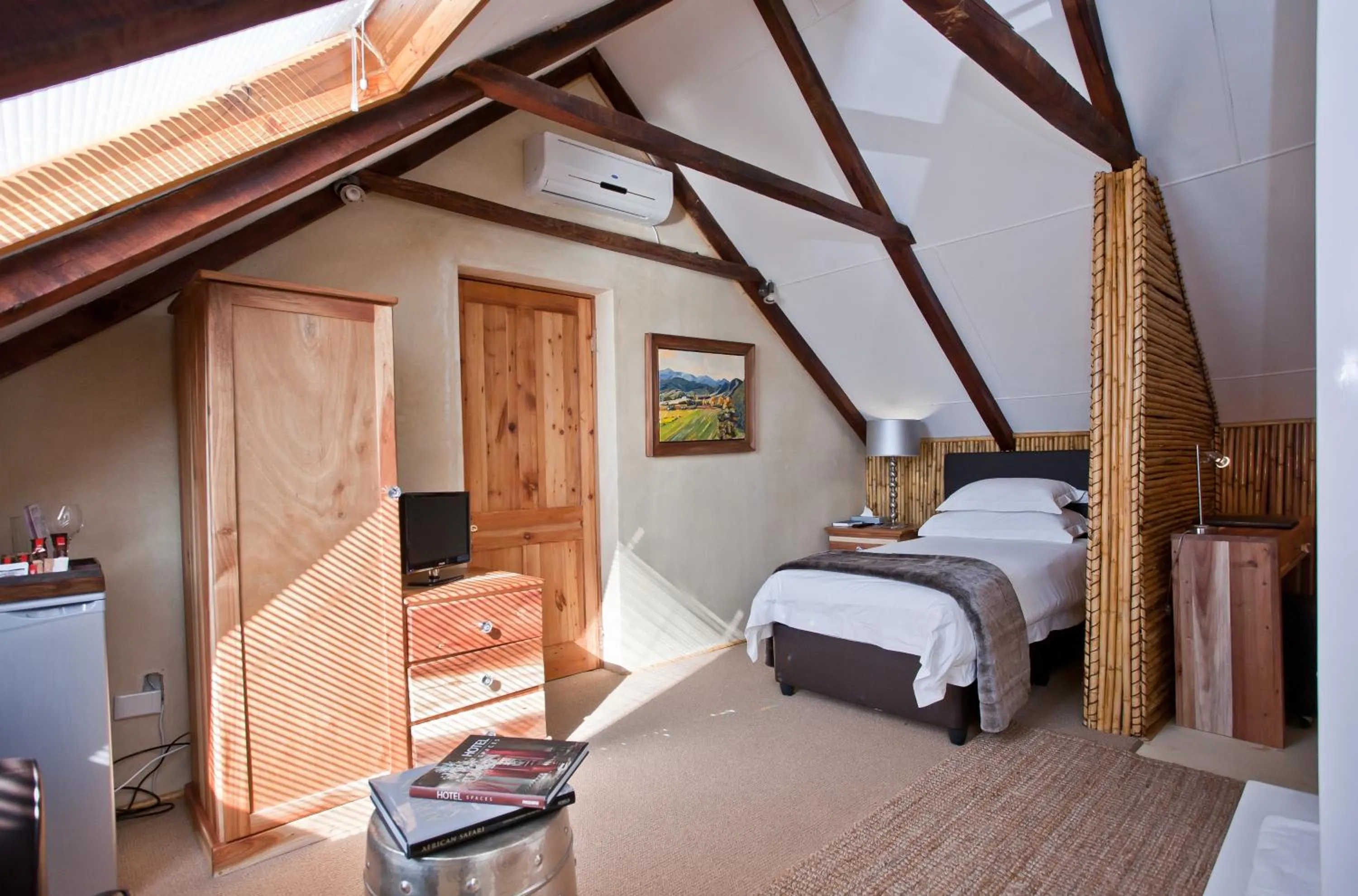 Shower, Bed in Surval Boutique Olive Estate