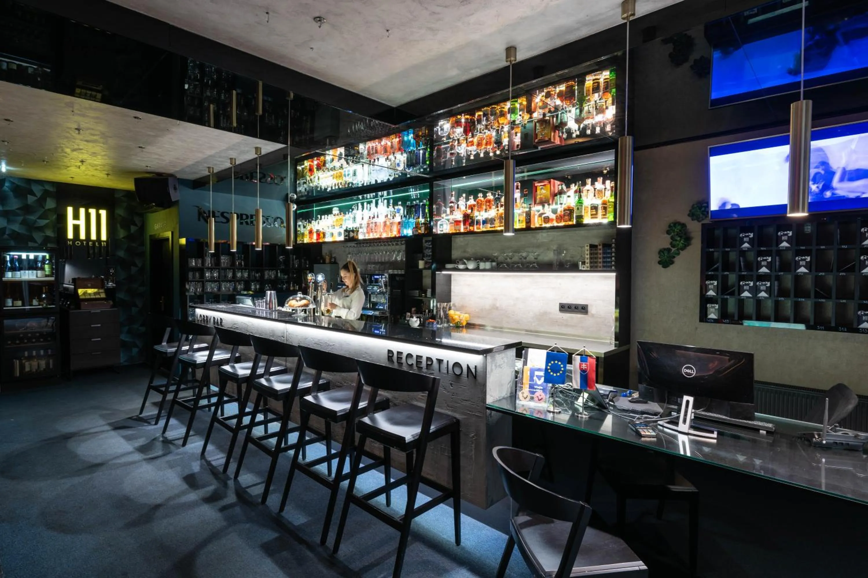 Lobby or reception in BOUTIQUE HOTEL11 with rooftop SPA