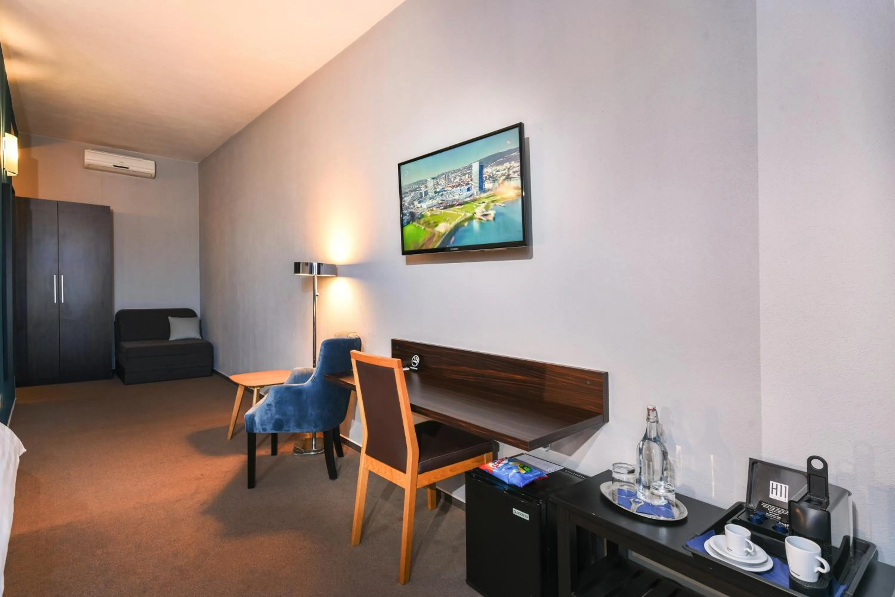 TV and multimedia in BOUTIQUE HOTEL11 with rooftop SPA