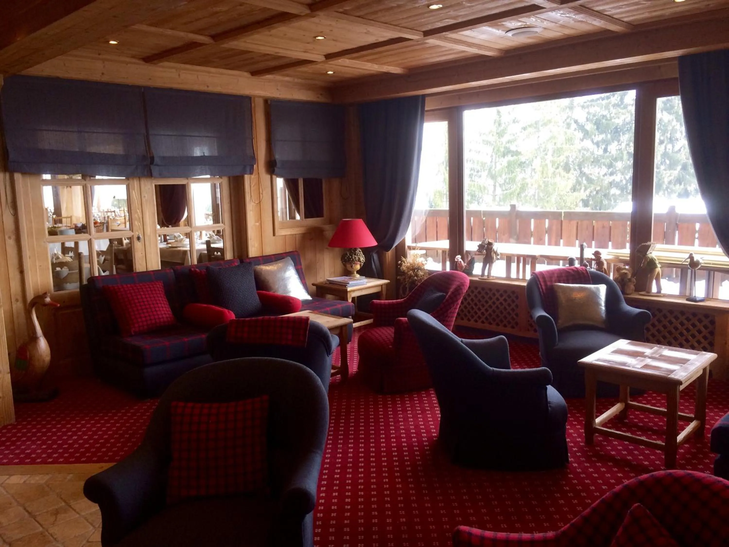 Communal lounge/ TV room in Aux Ducs de Savoie