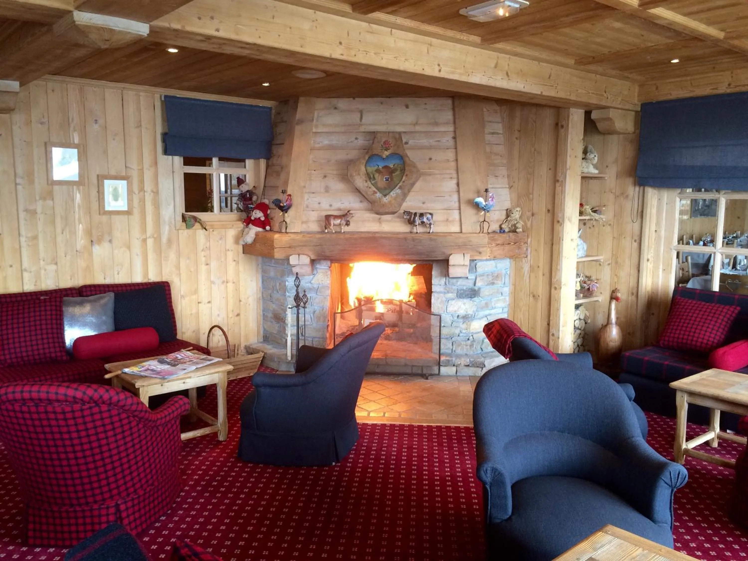 Communal lounge/ TV room in Aux Ducs de Savoie