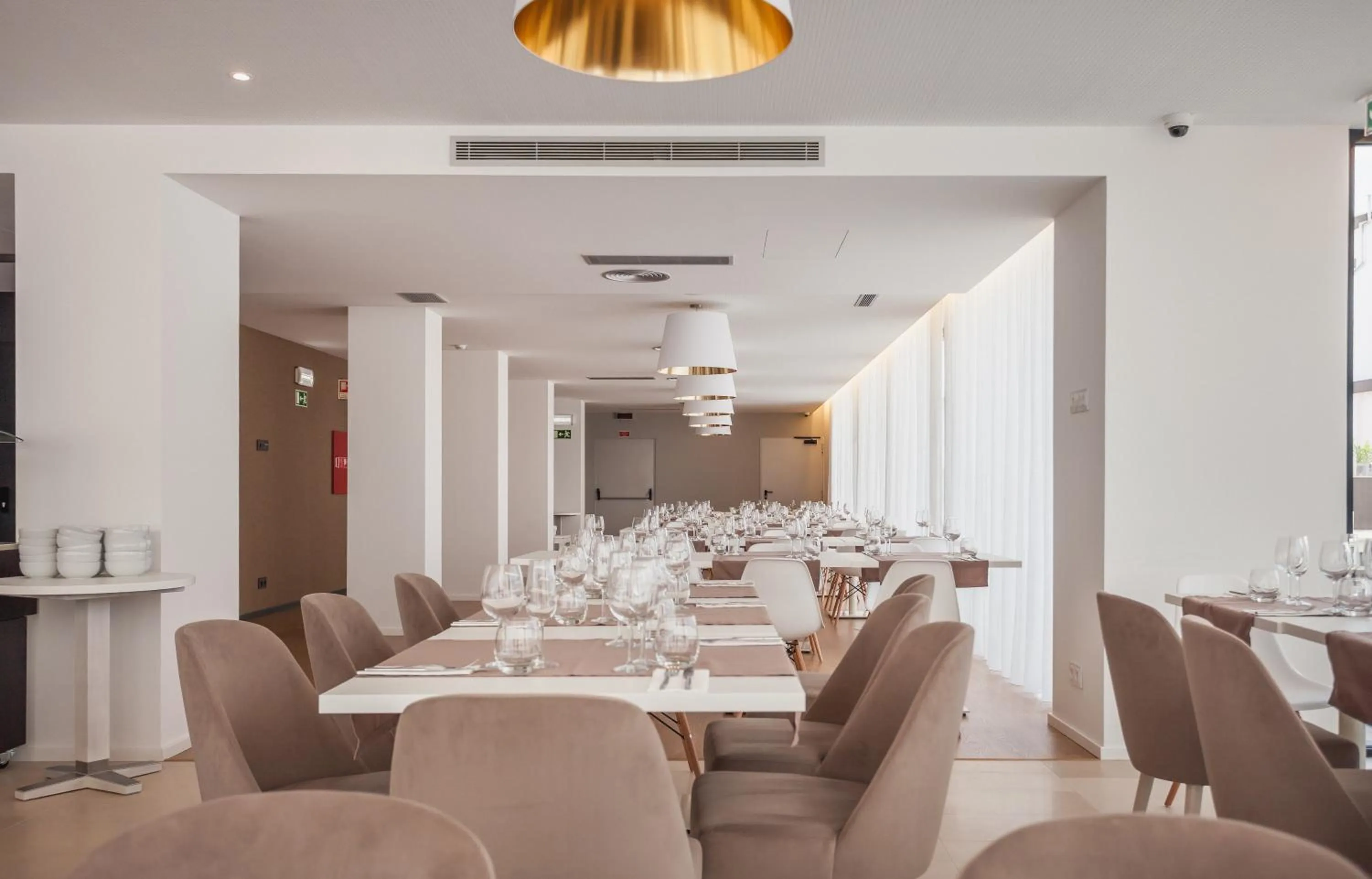 Restaurant/places to eat in Essence Inn Marianos Hotel