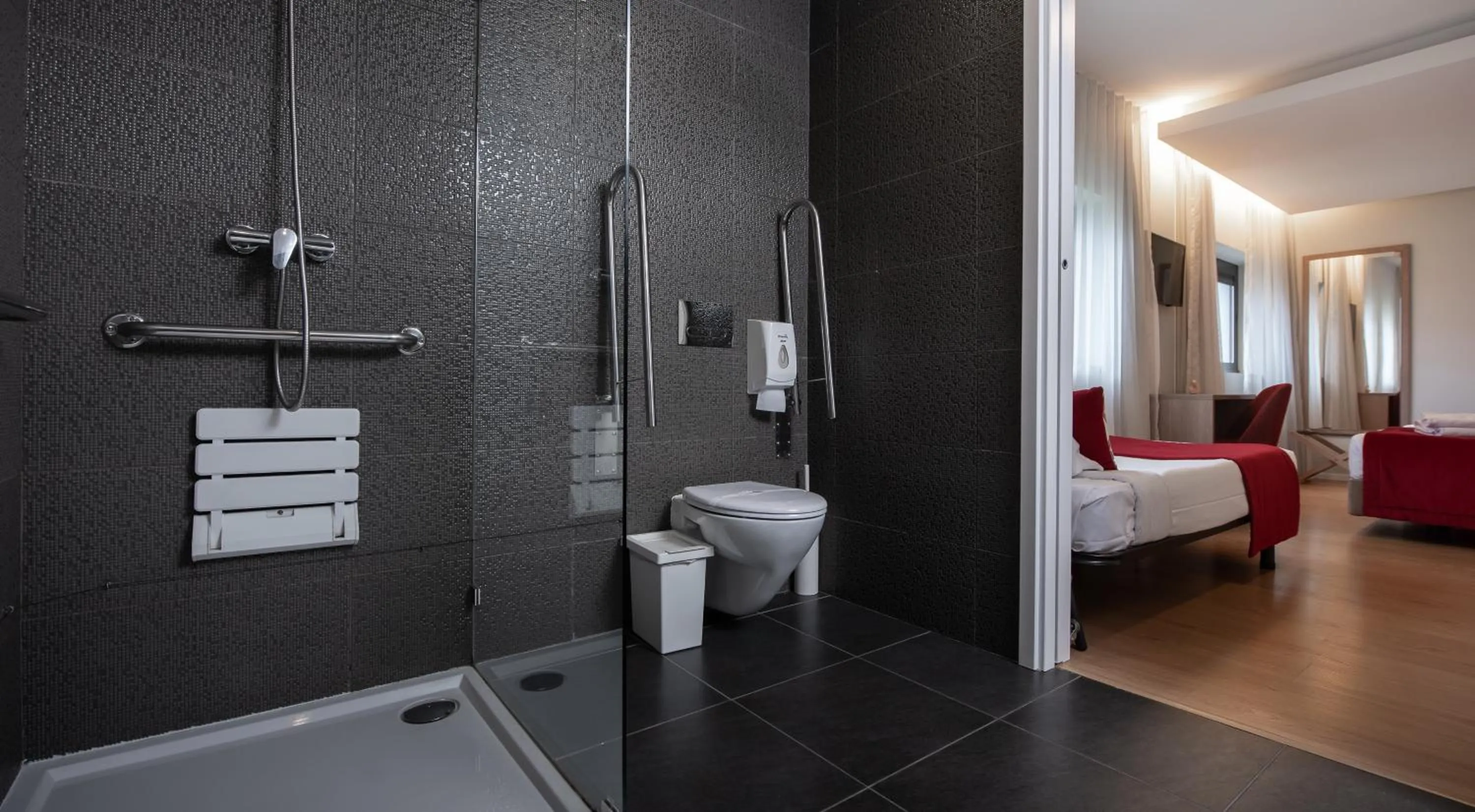 Bathroom, Bed in Essence Inn Marianos Hotel