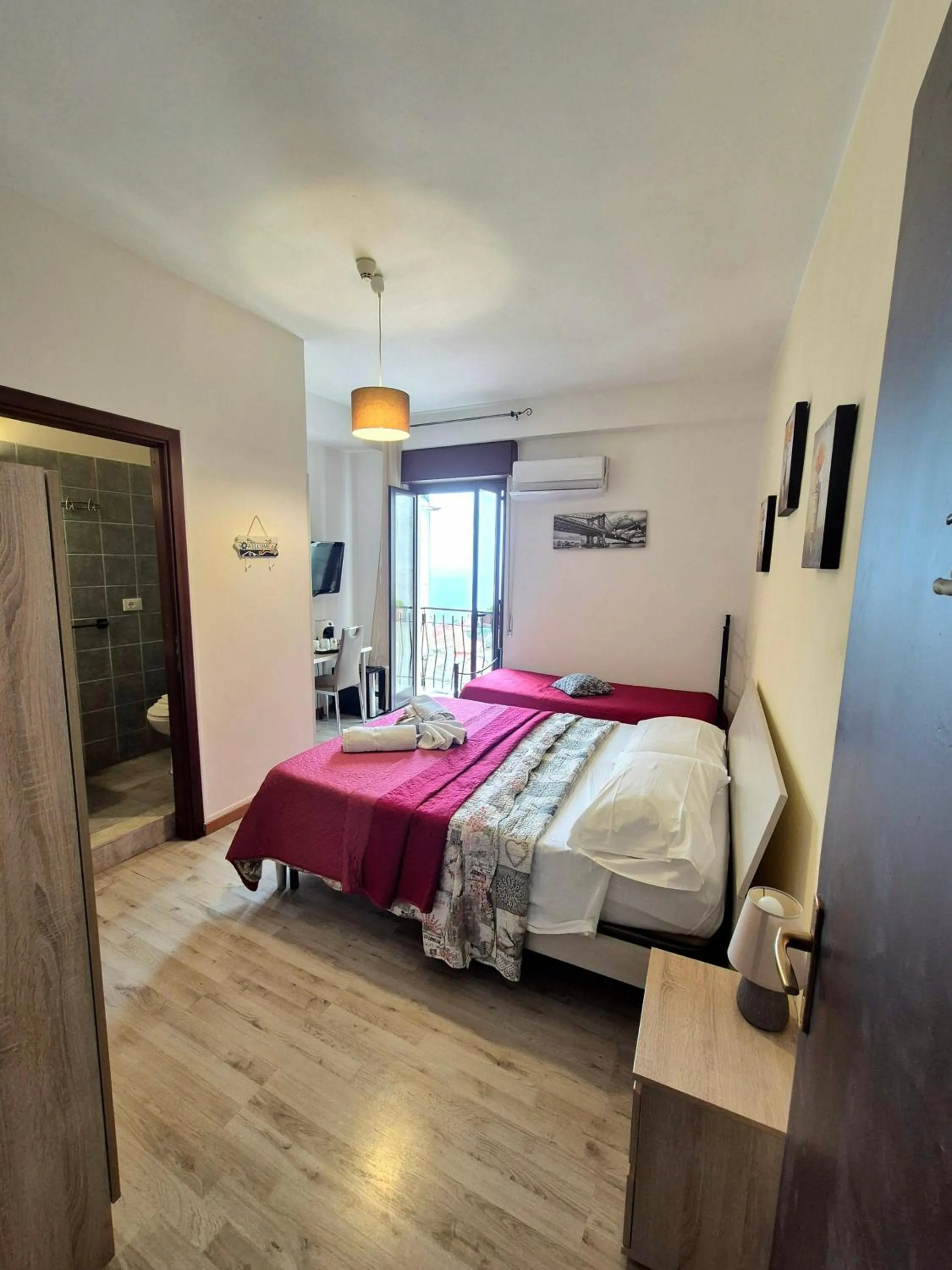 Bedroom, Bed in Bella Taormina