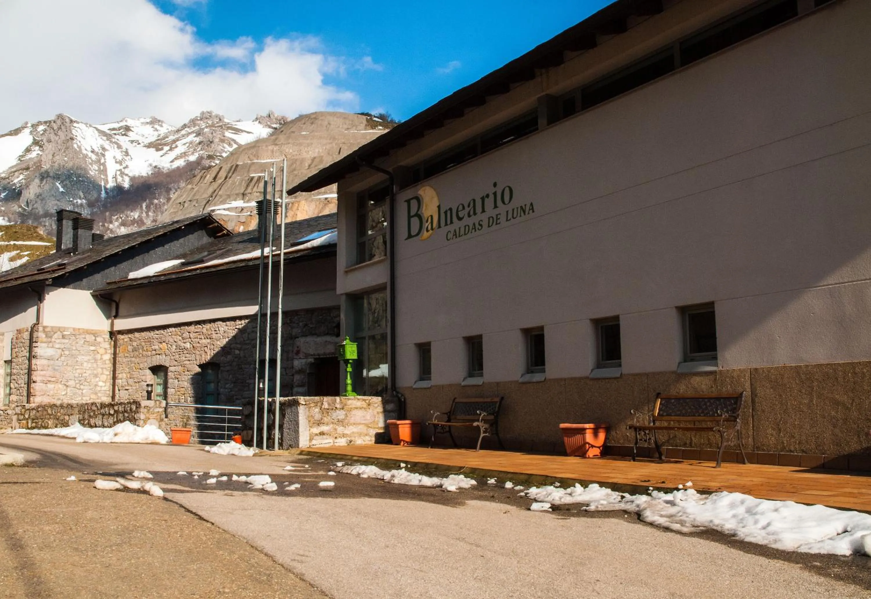 Property building in Balneario Caldas de Luna