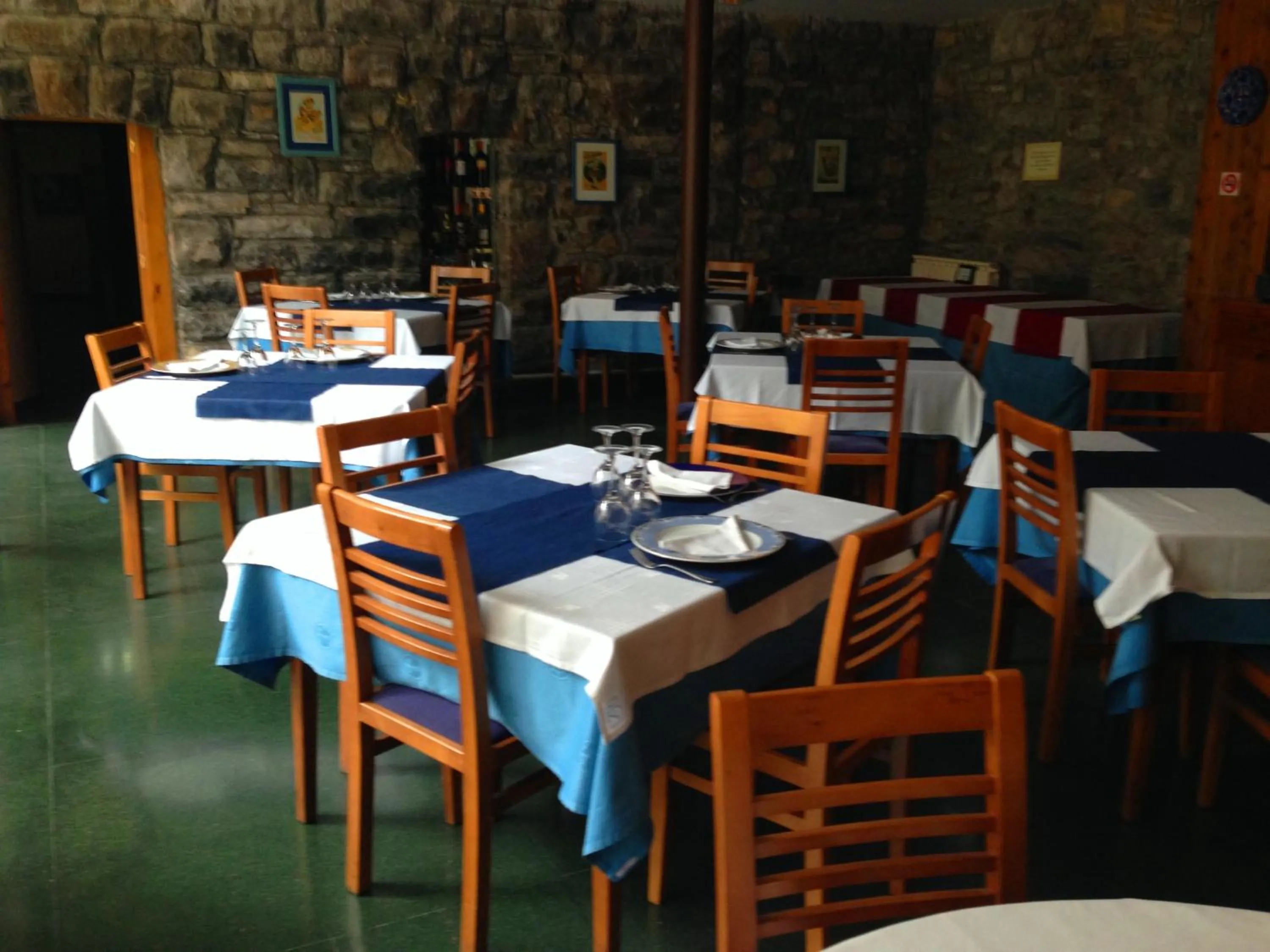 Restaurant/places to eat in Balneario Caldas de Luna