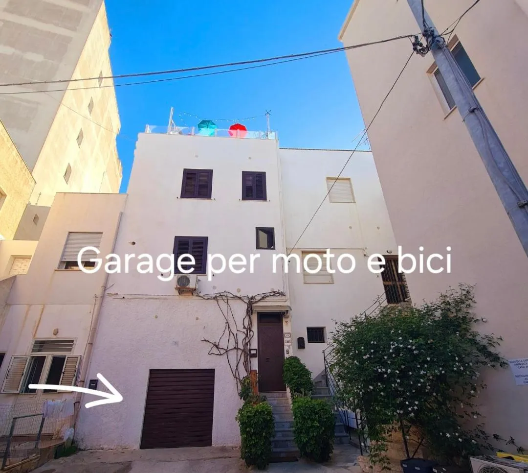 Property building in Due Passi Dal Centro