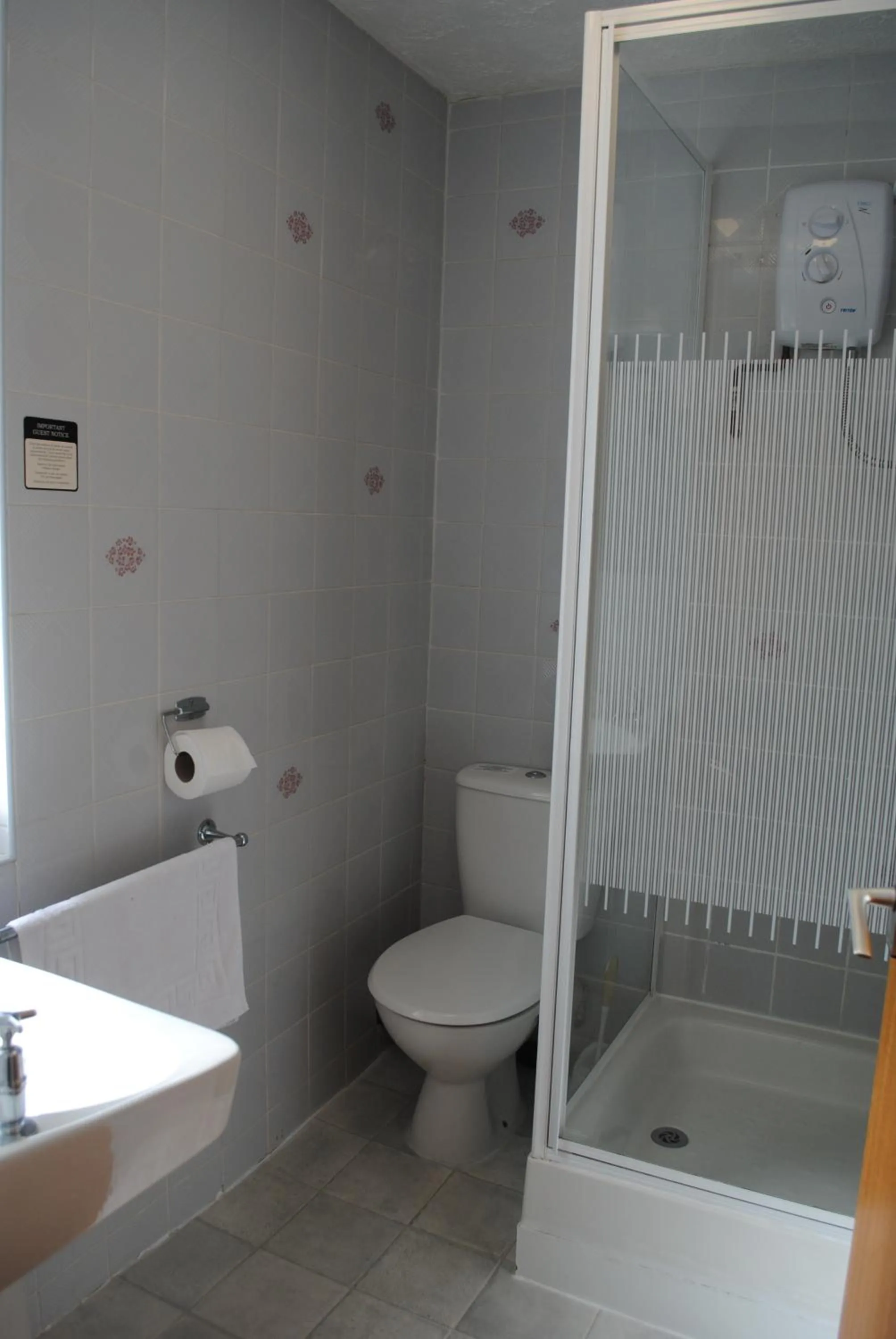 Shower in Craig-Ard Hotel