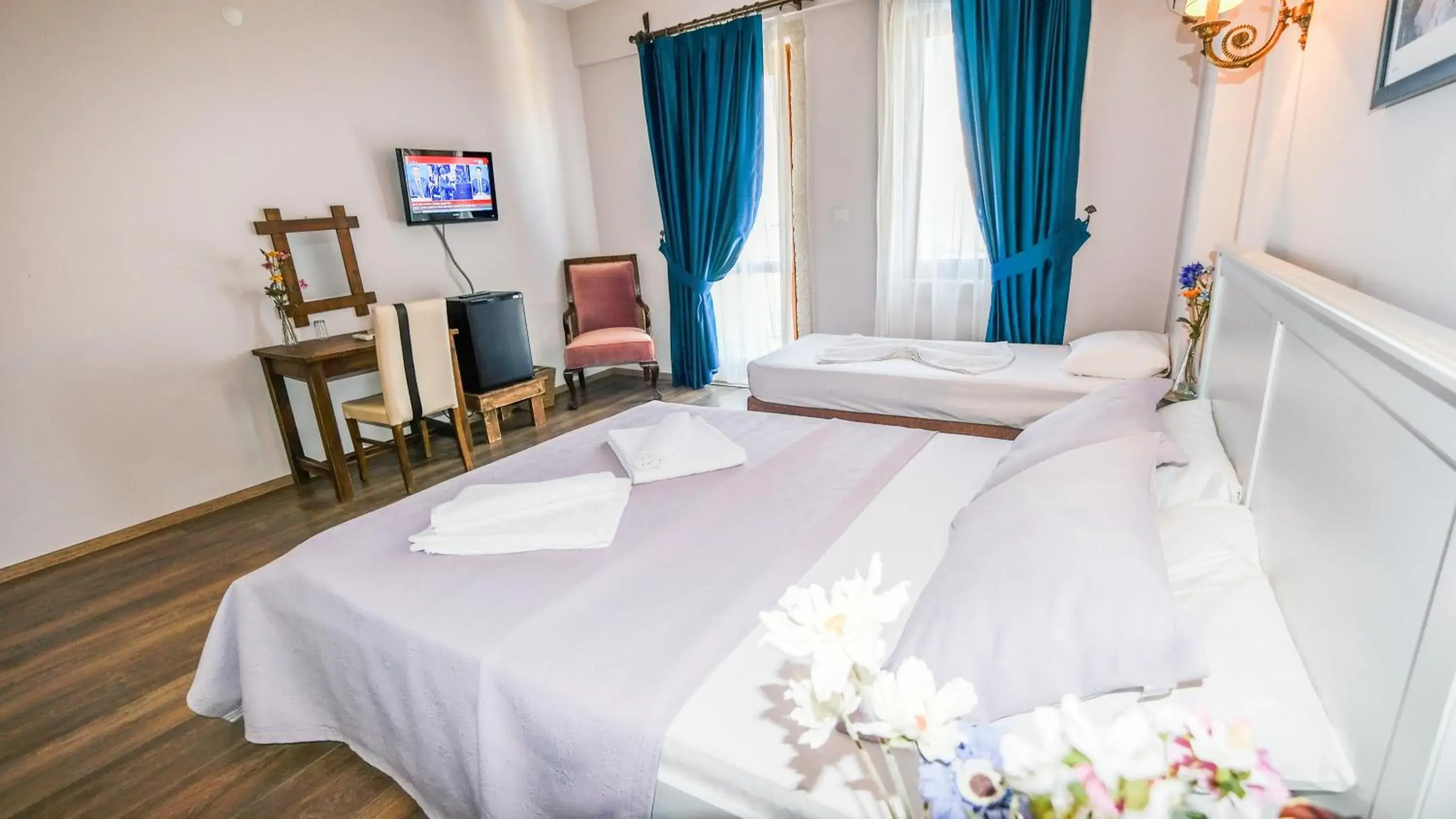 Comfort Triple Room in Karaburun Konak Hotel Comfort Triple Room in Karaburun Konak Hotel