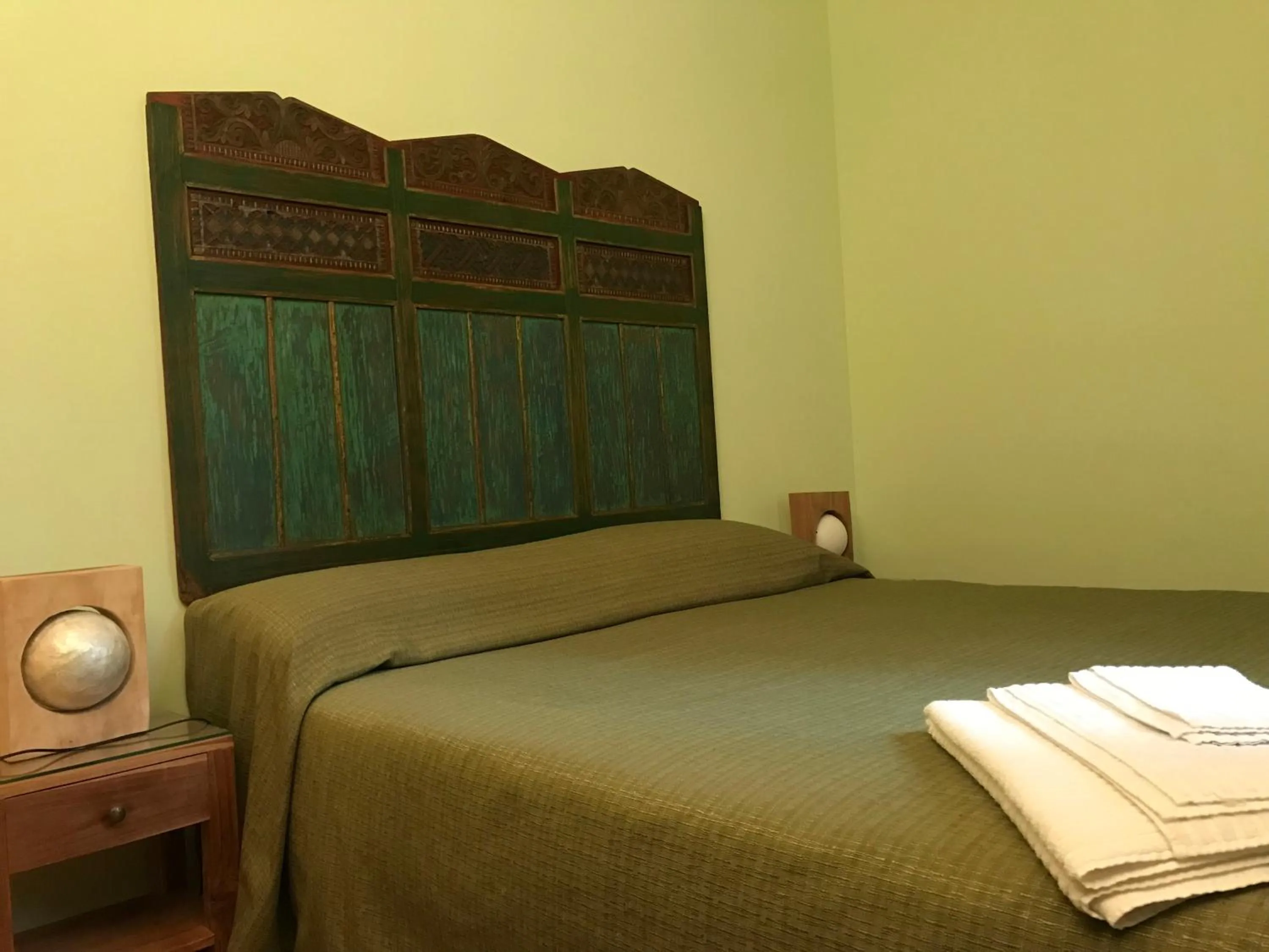 Photo of the whole room, Bed in Casa Munay