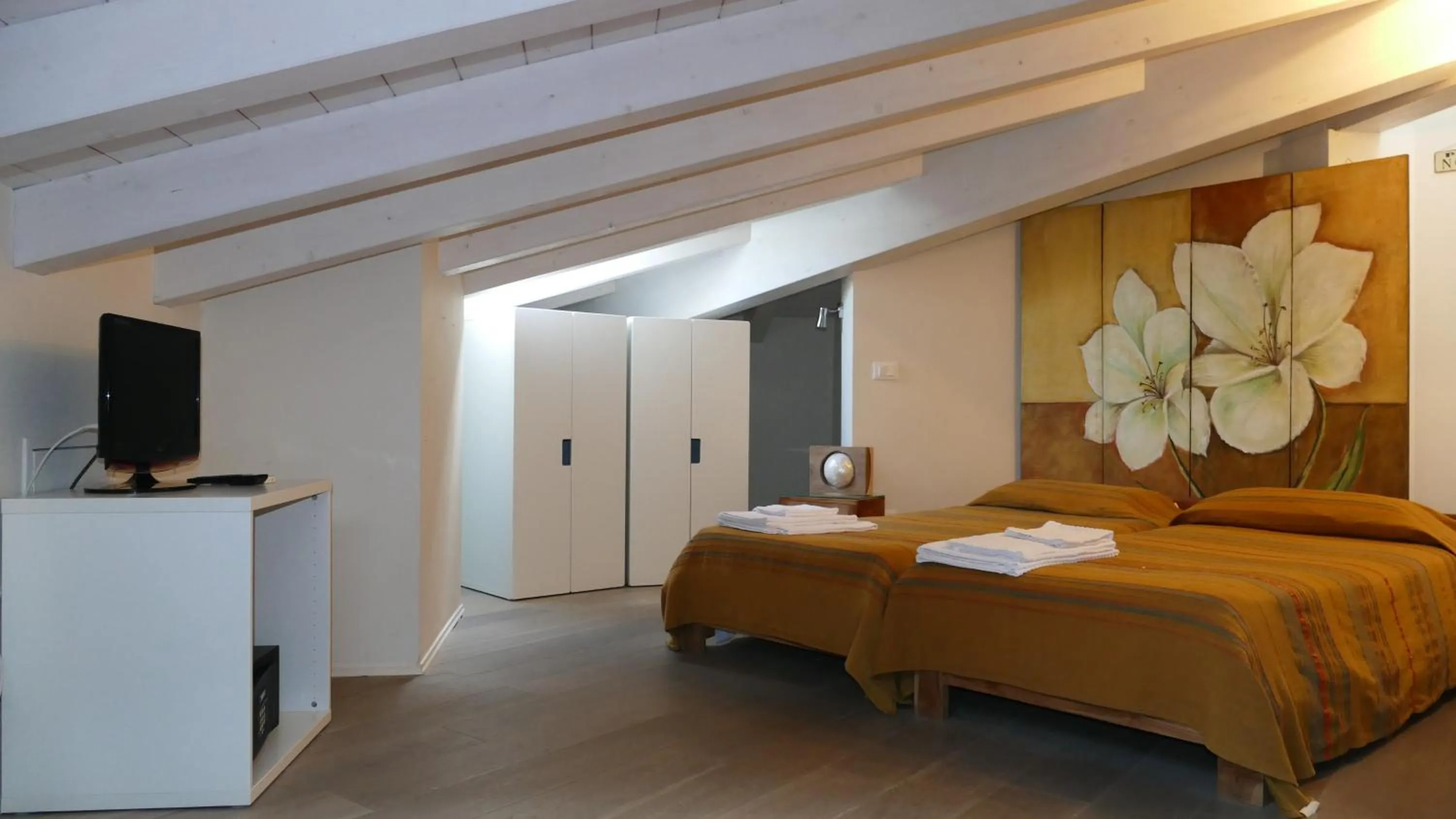 Photo of the whole room, Bed in Casa Munay