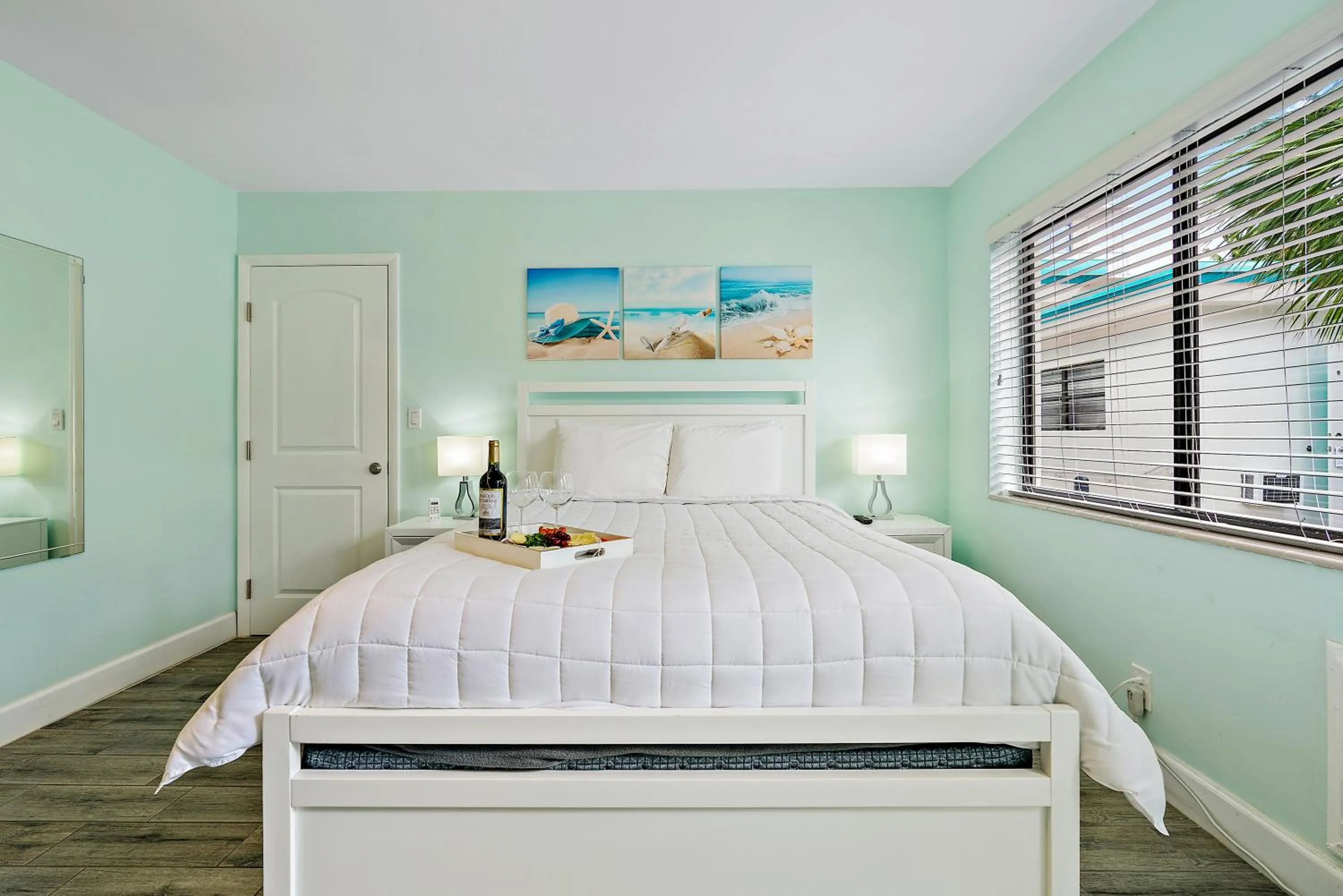 Photo of the whole room, Bed in Hollywood Beachside Boutique Suite