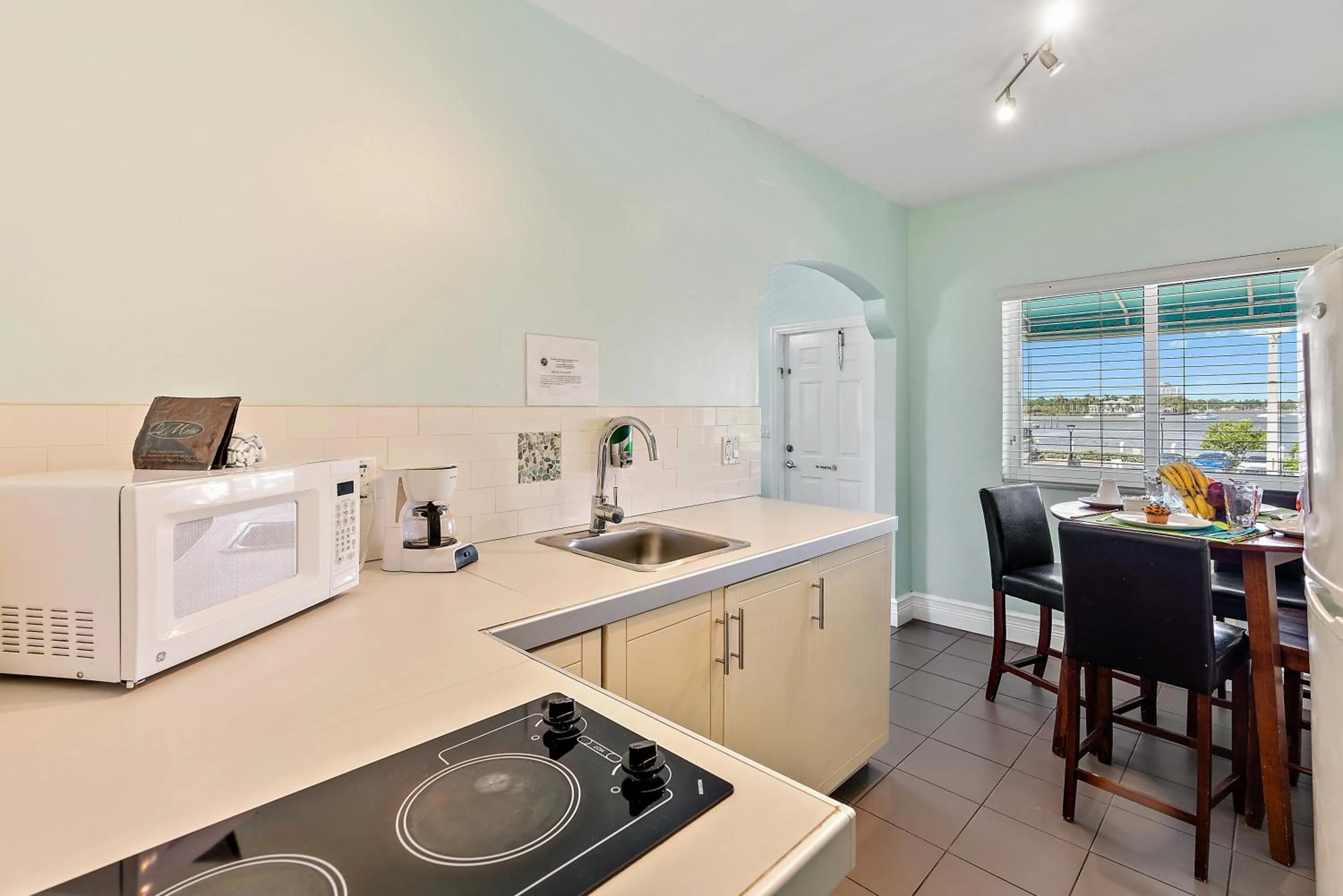 Kitchen or kitchenette in Hollywood Beachside Boutique Suite
