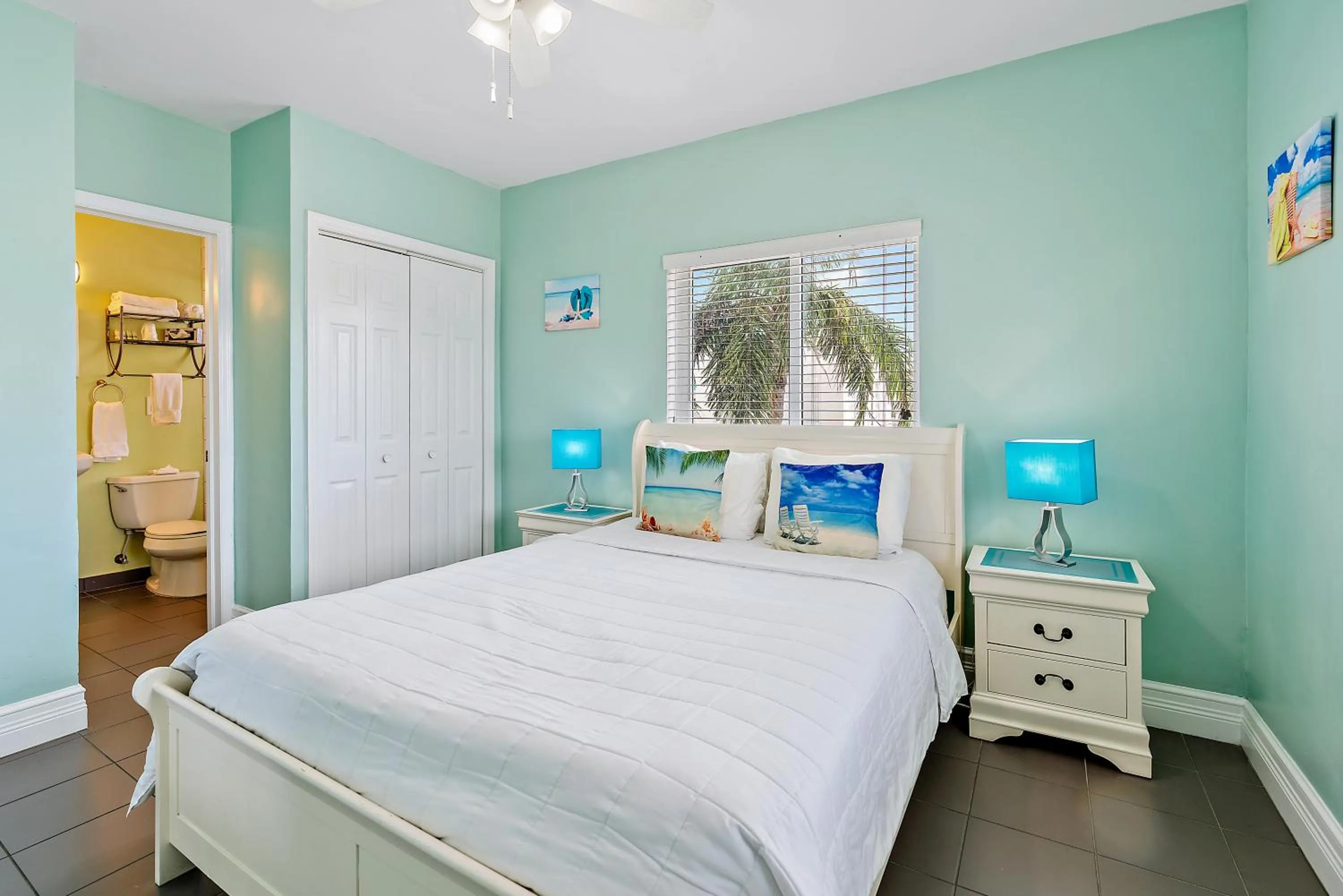 Photo of the whole room, Bed in Hollywood Beachside Boutique Suite