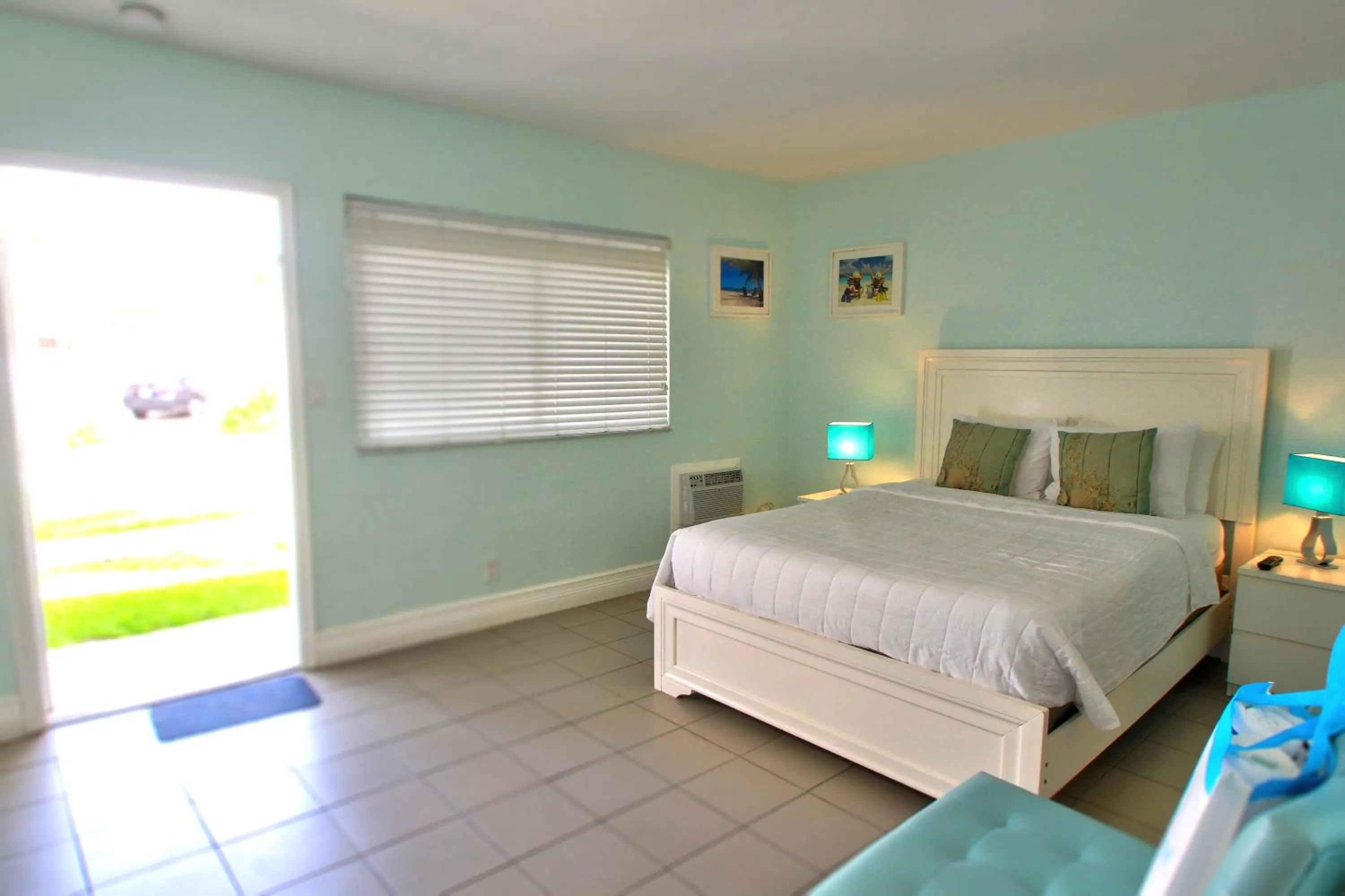 Bed in Hollywood Beachside Boutique Suite