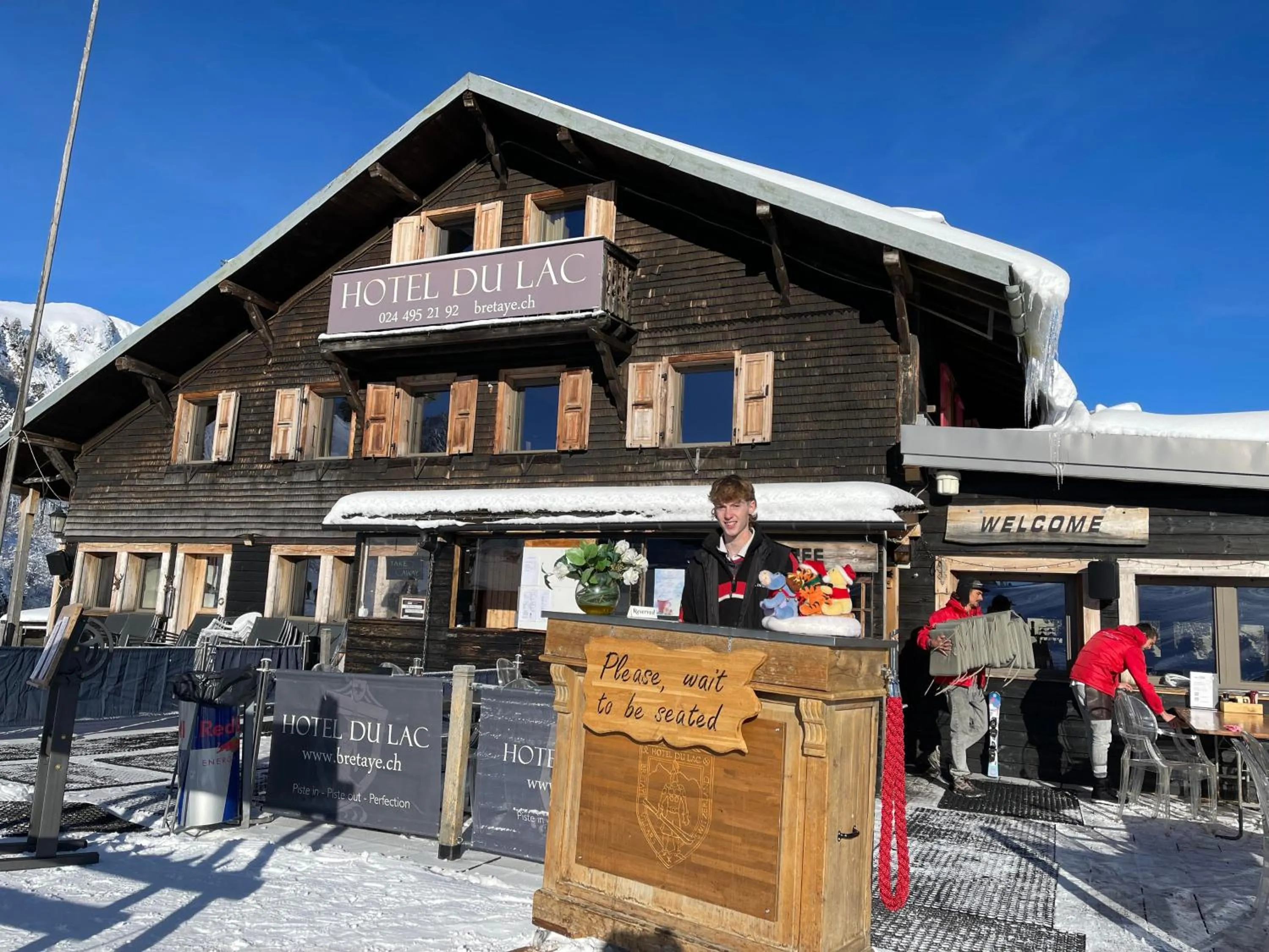 Property building in Hotel du Lac