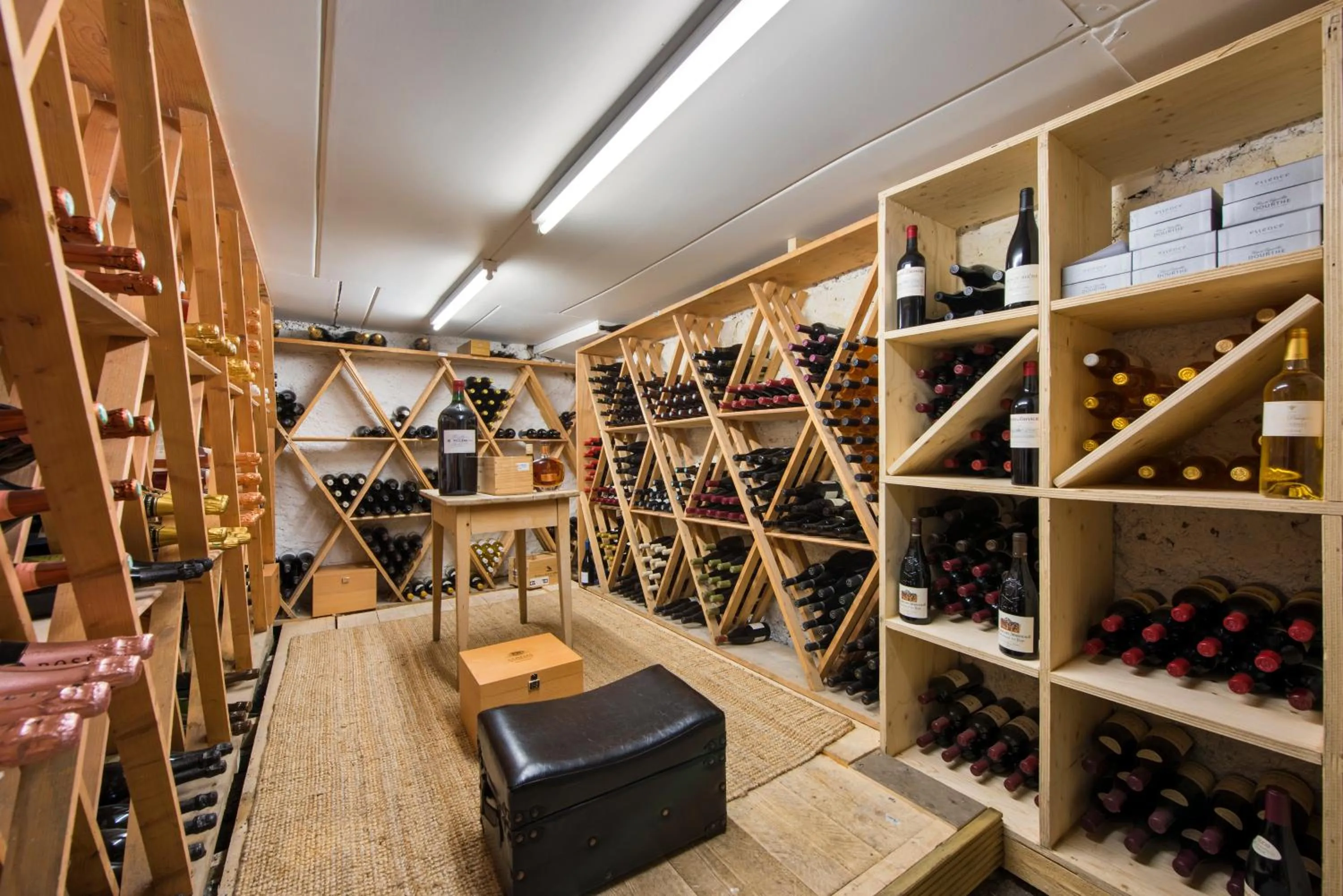 Restaurant/places to eat in Hotel du Lac