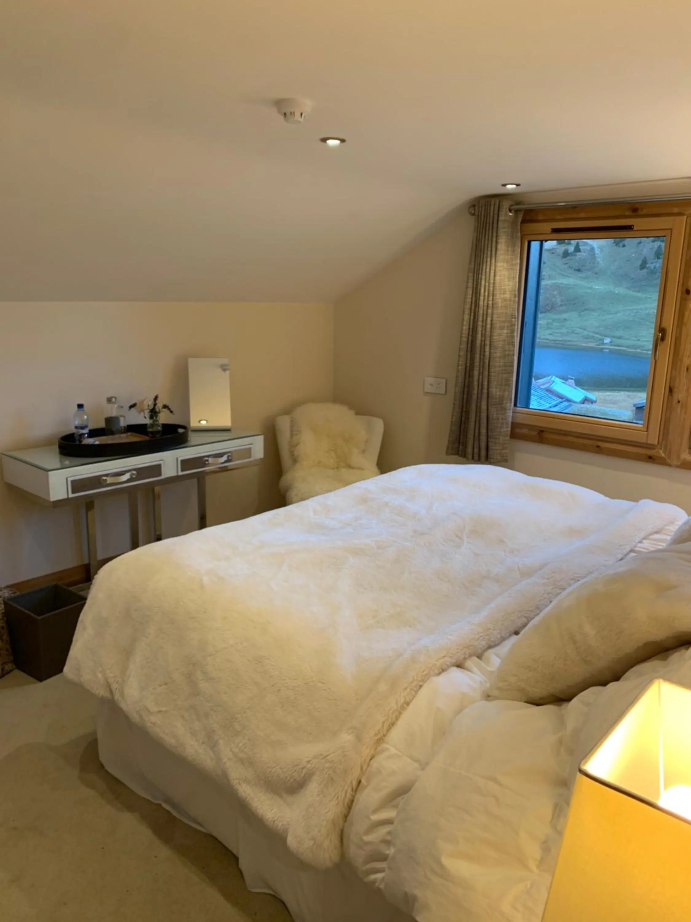 Property building, Bed in Hotel du Lac