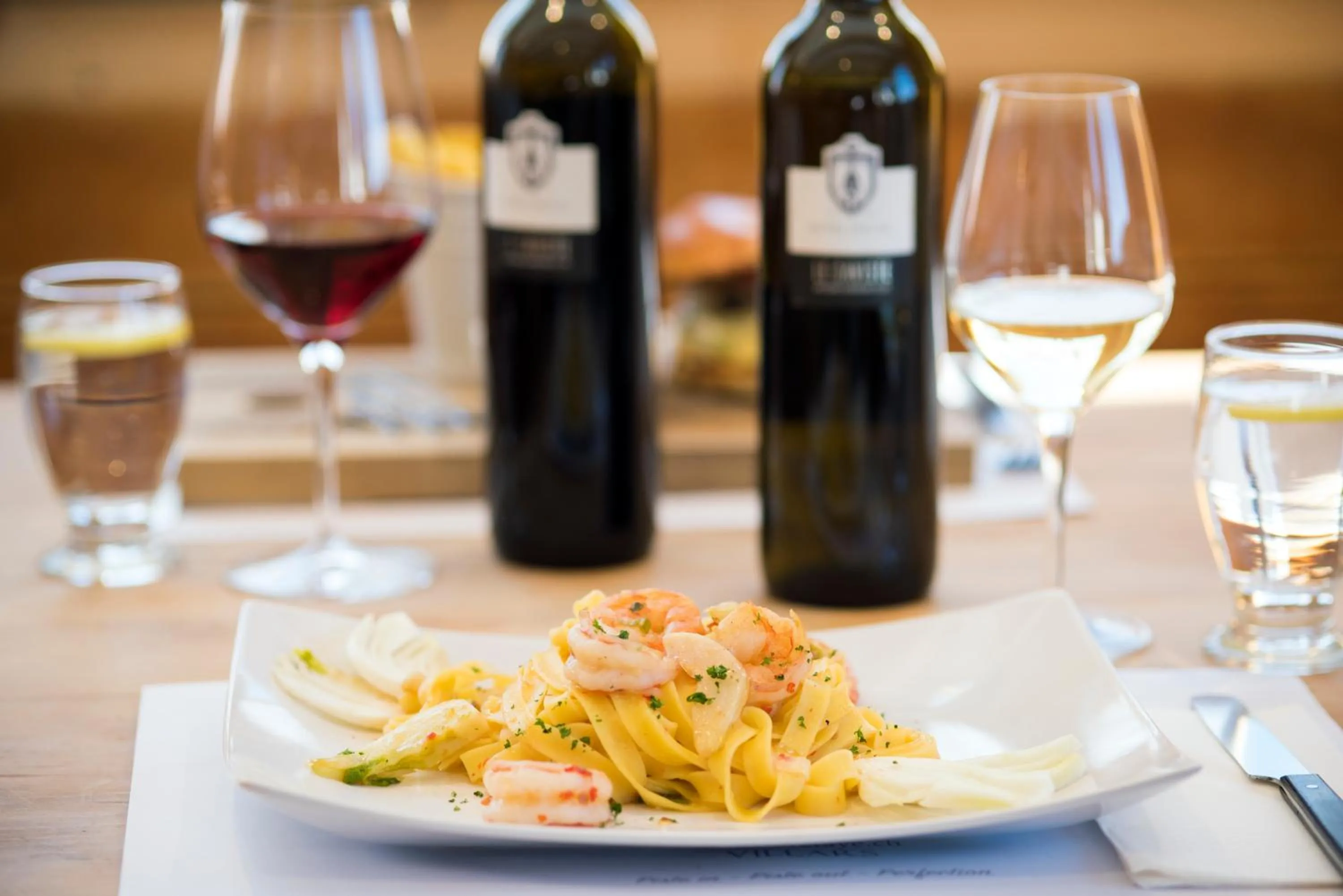 Restaurant/places to eat in Hotel du Lac