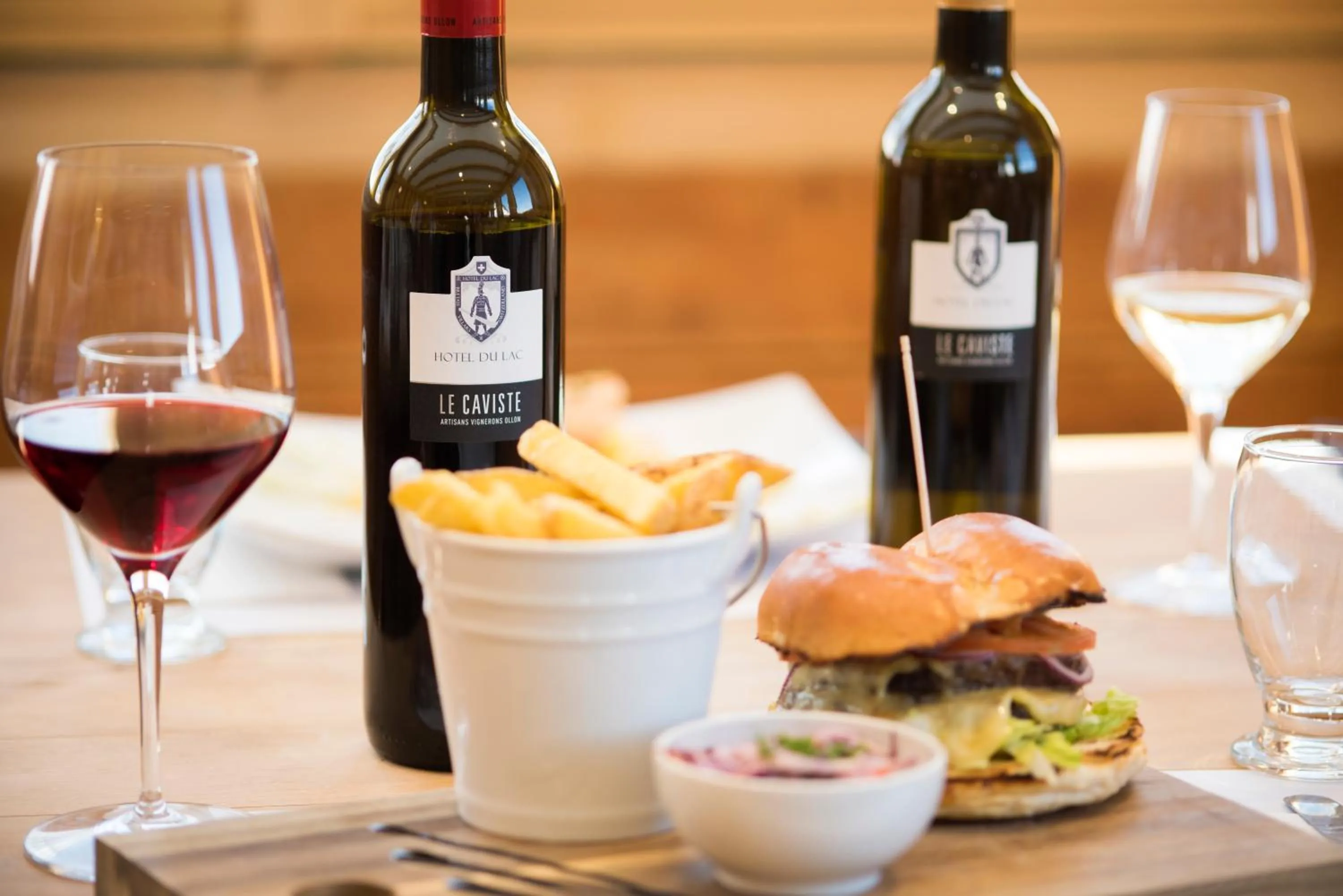 Restaurant/places to eat in Hotel du Lac