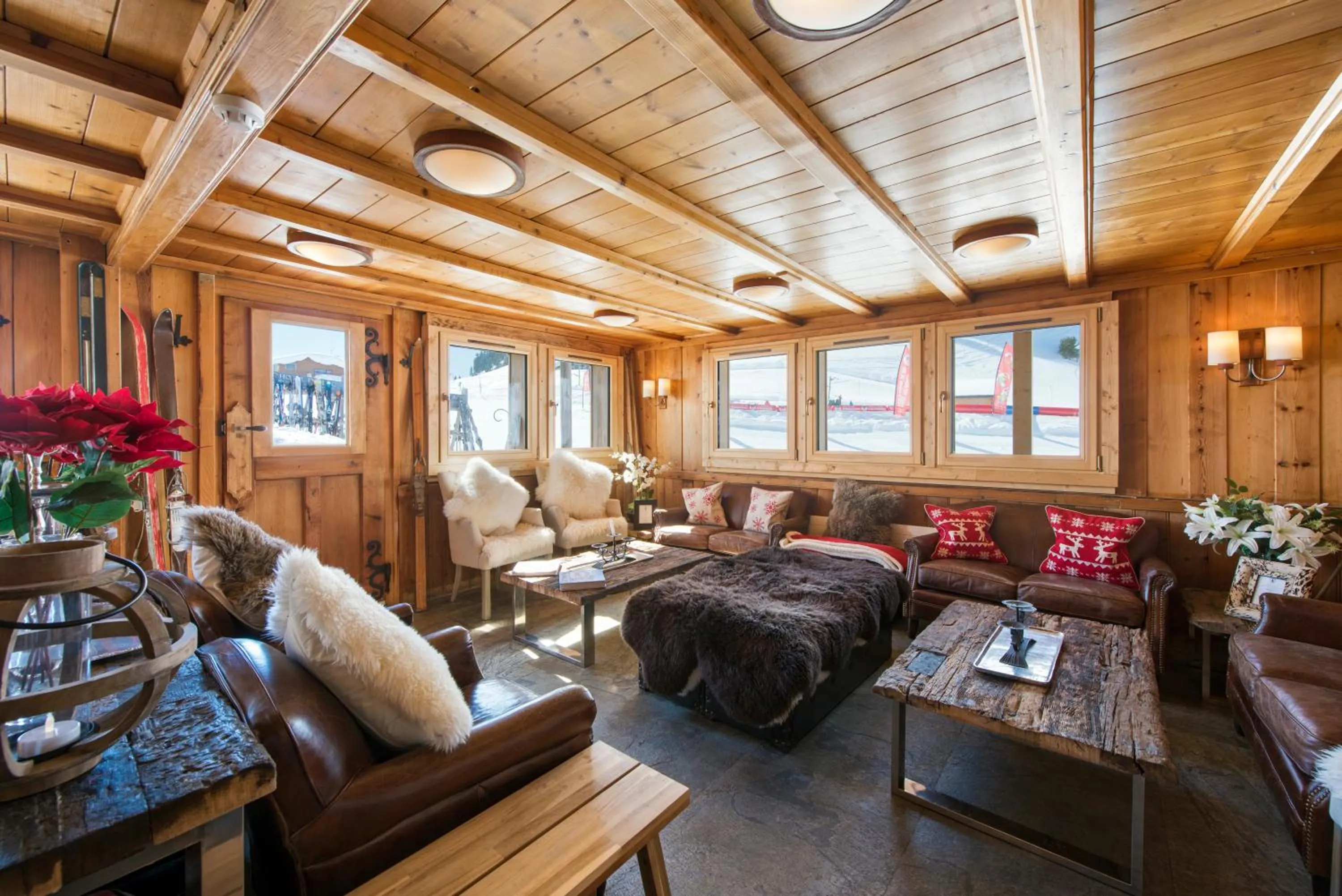 Property building in Hotel du Lac