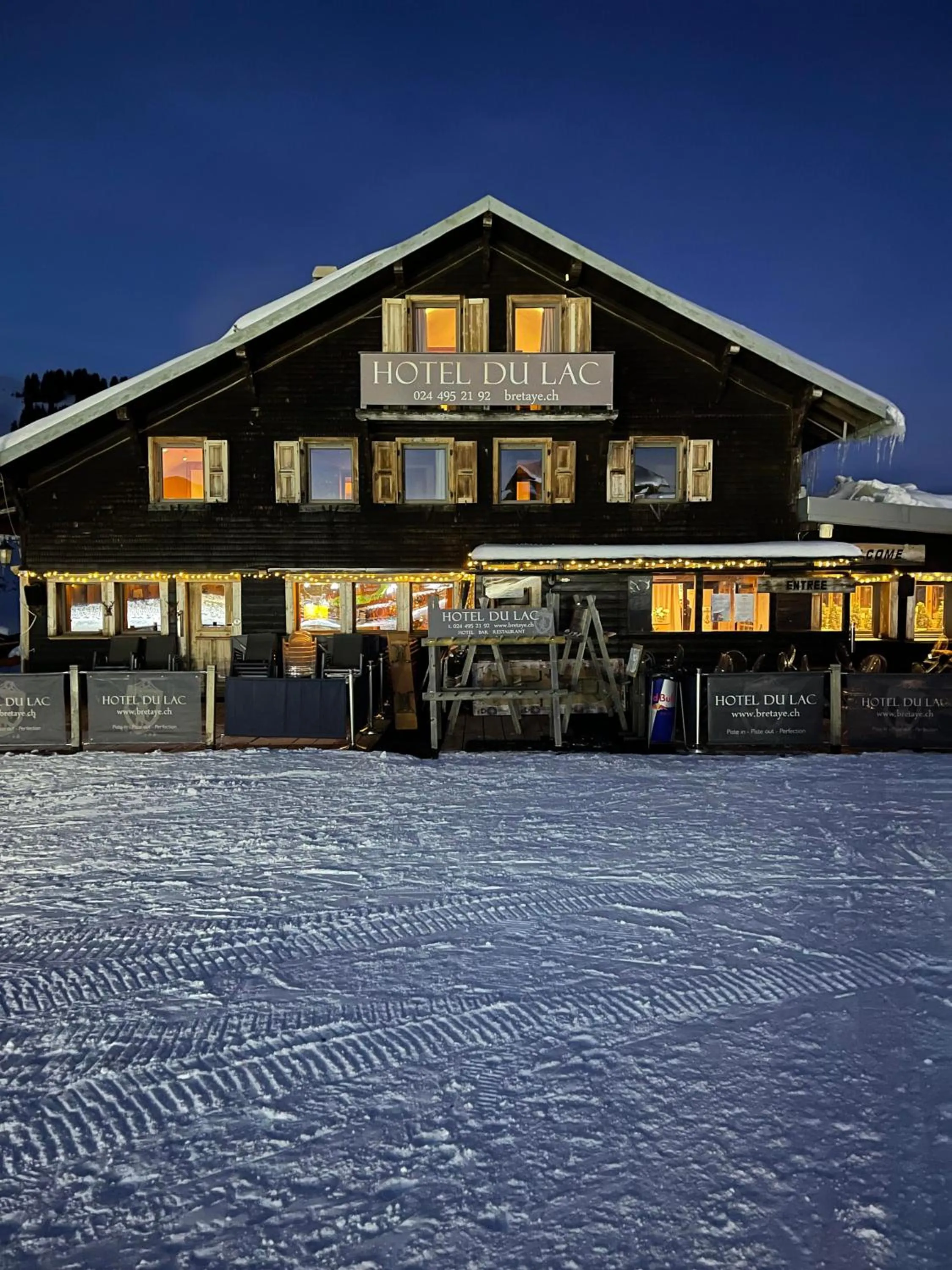 Property building in Hotel du Lac