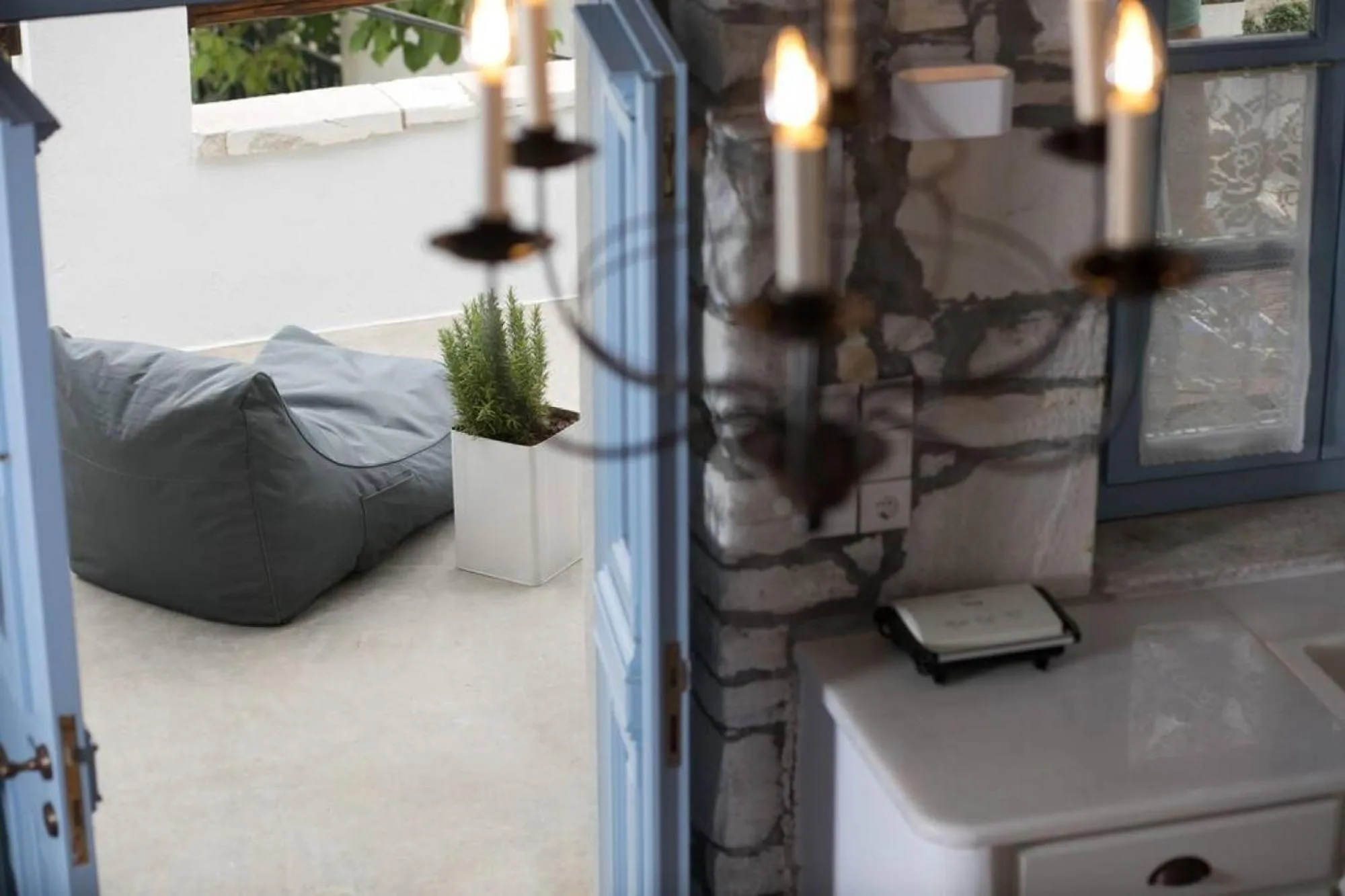 Decorative detail in Traditional Inn Pirethron