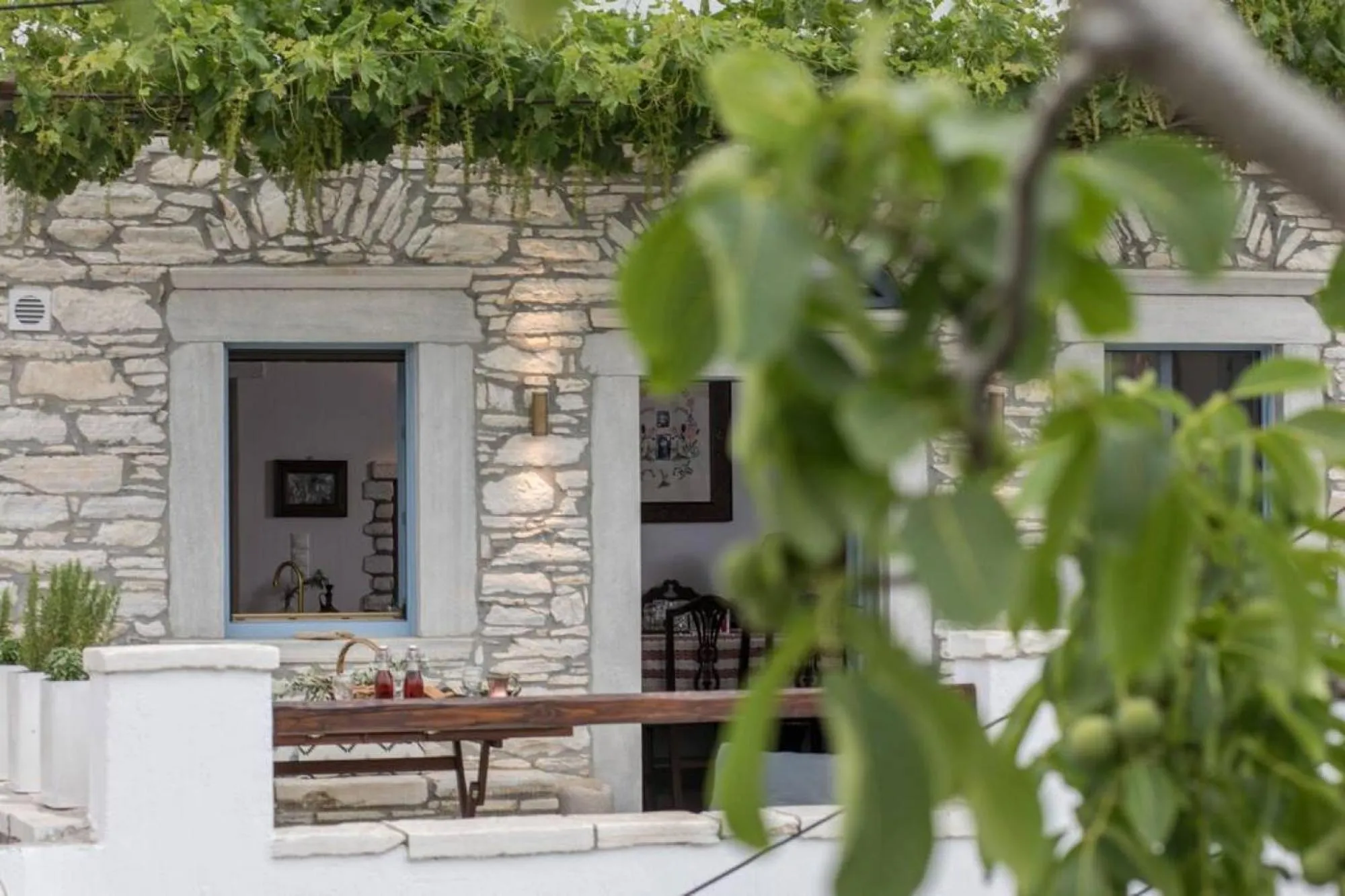 Patio in Traditional Inn Pirethron