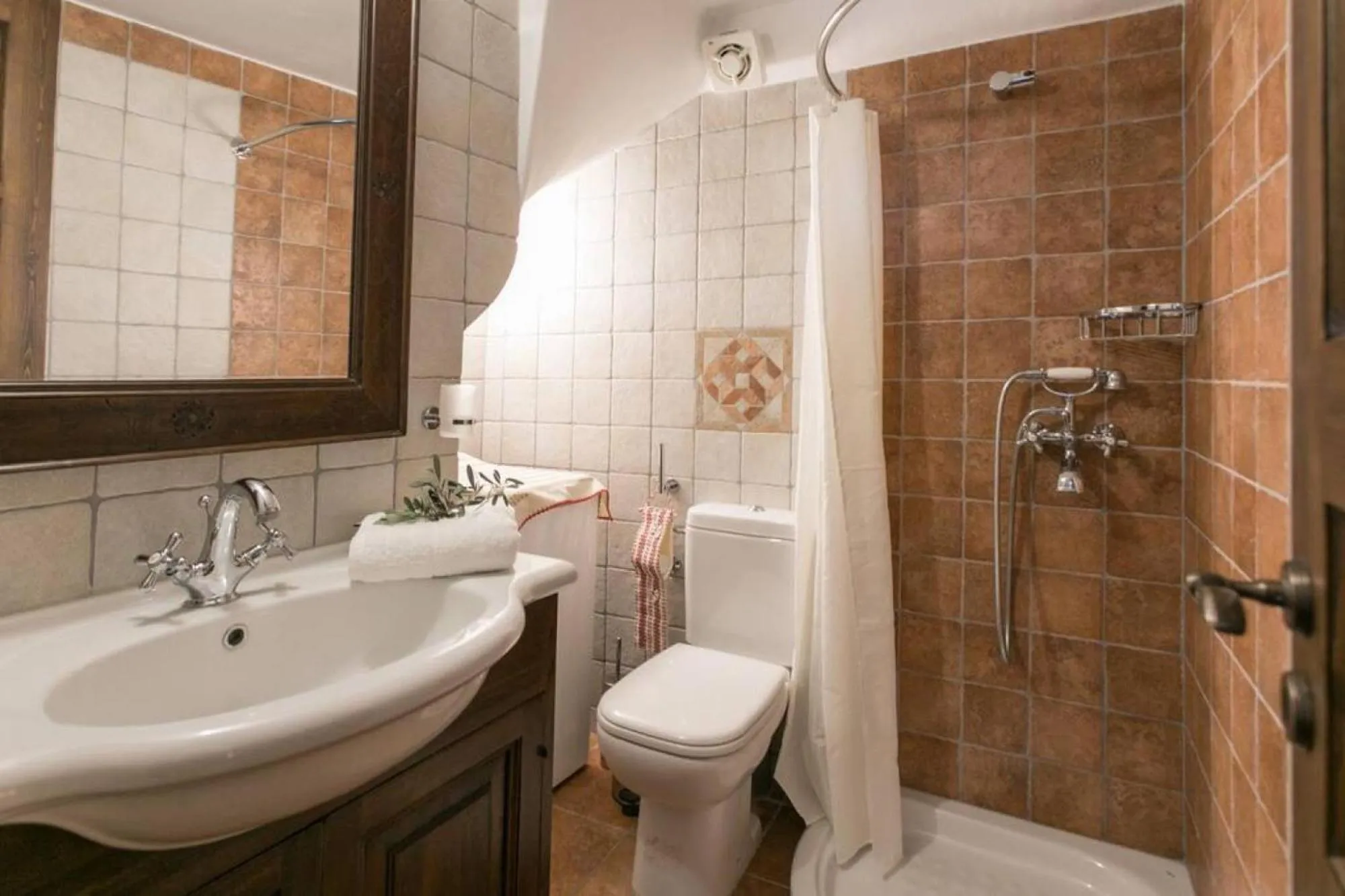 Shower in Traditional Inn Pirethron