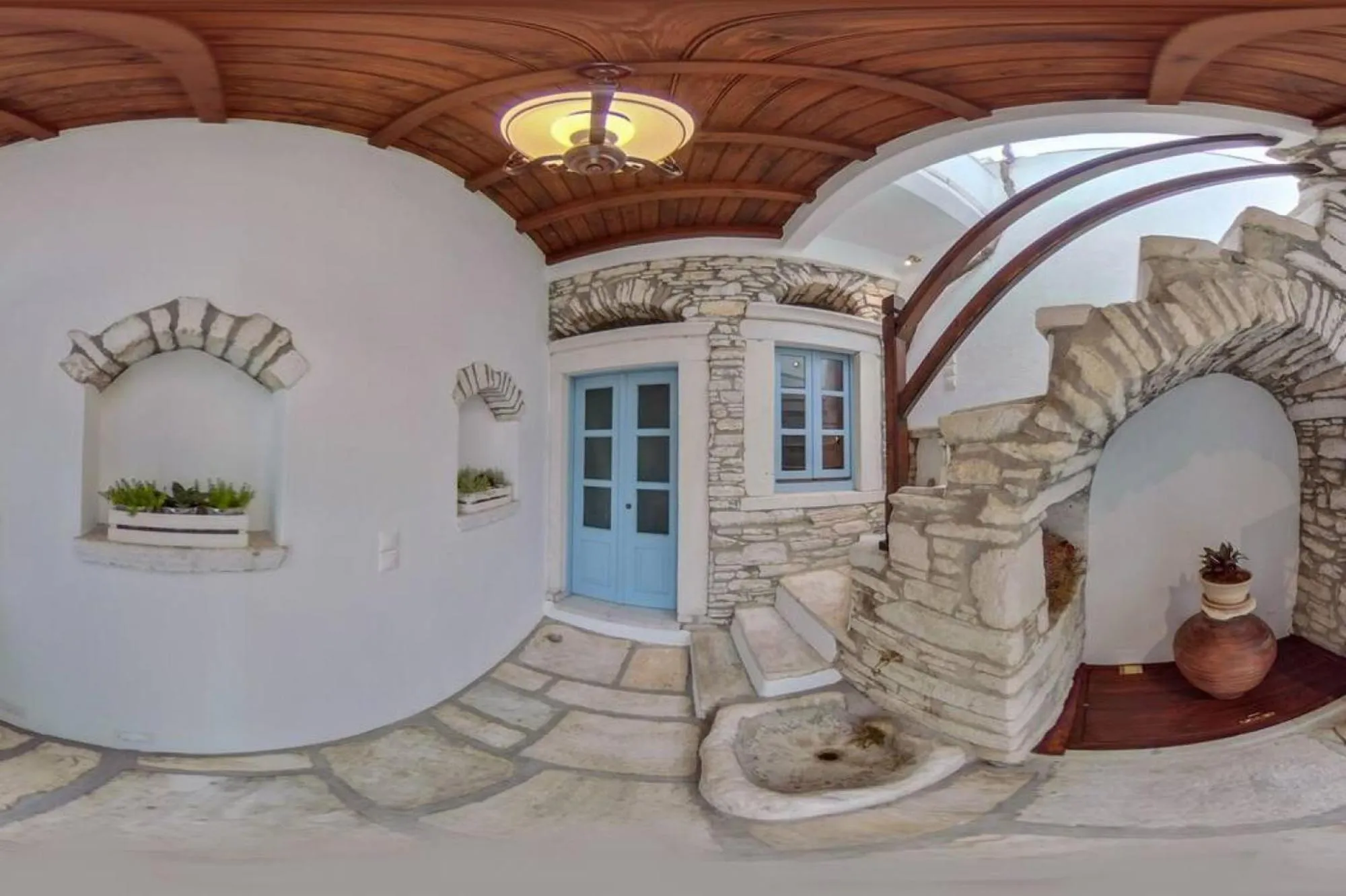 Traditional Inn Pirethron