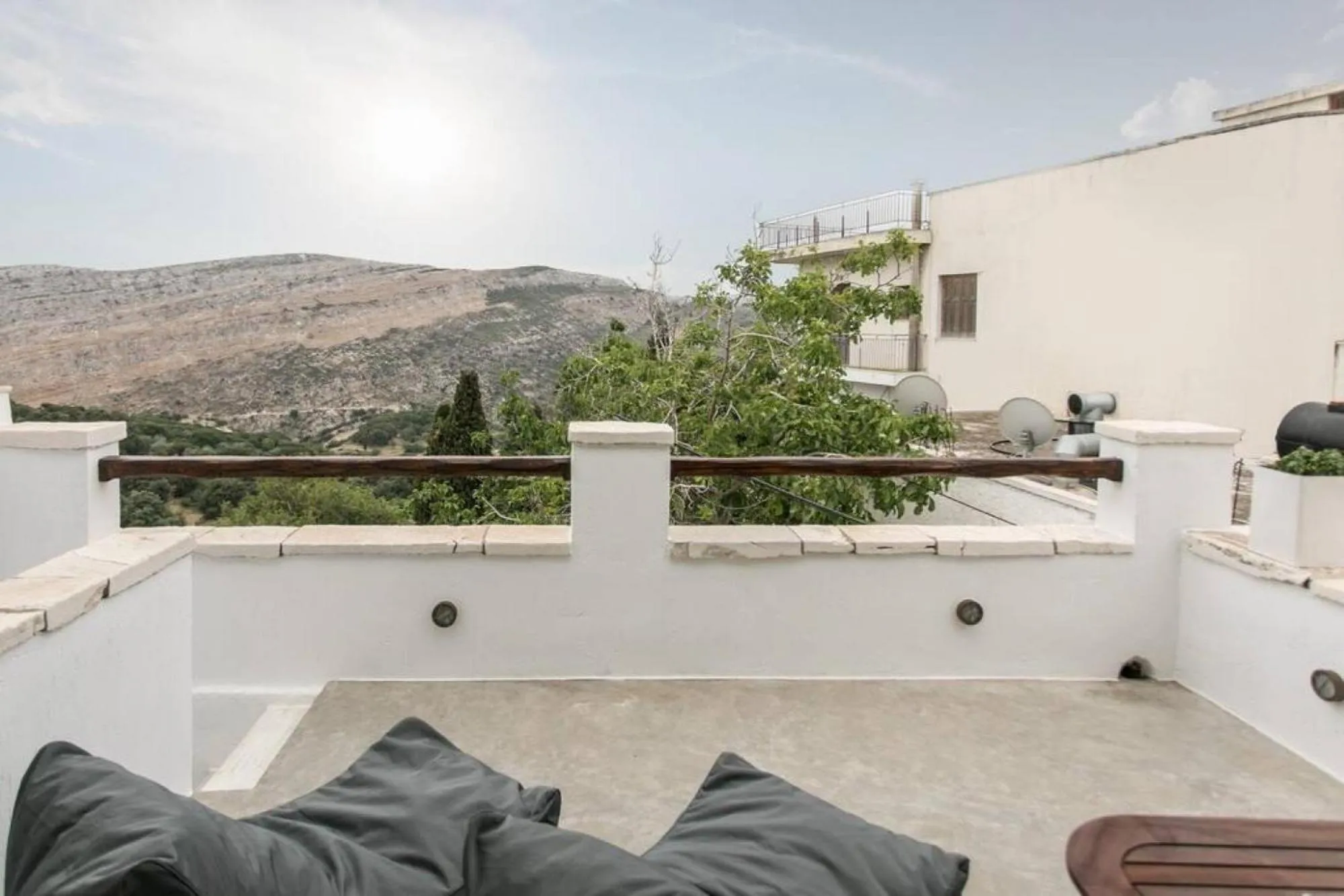 Patio in Traditional Inn Pirethron