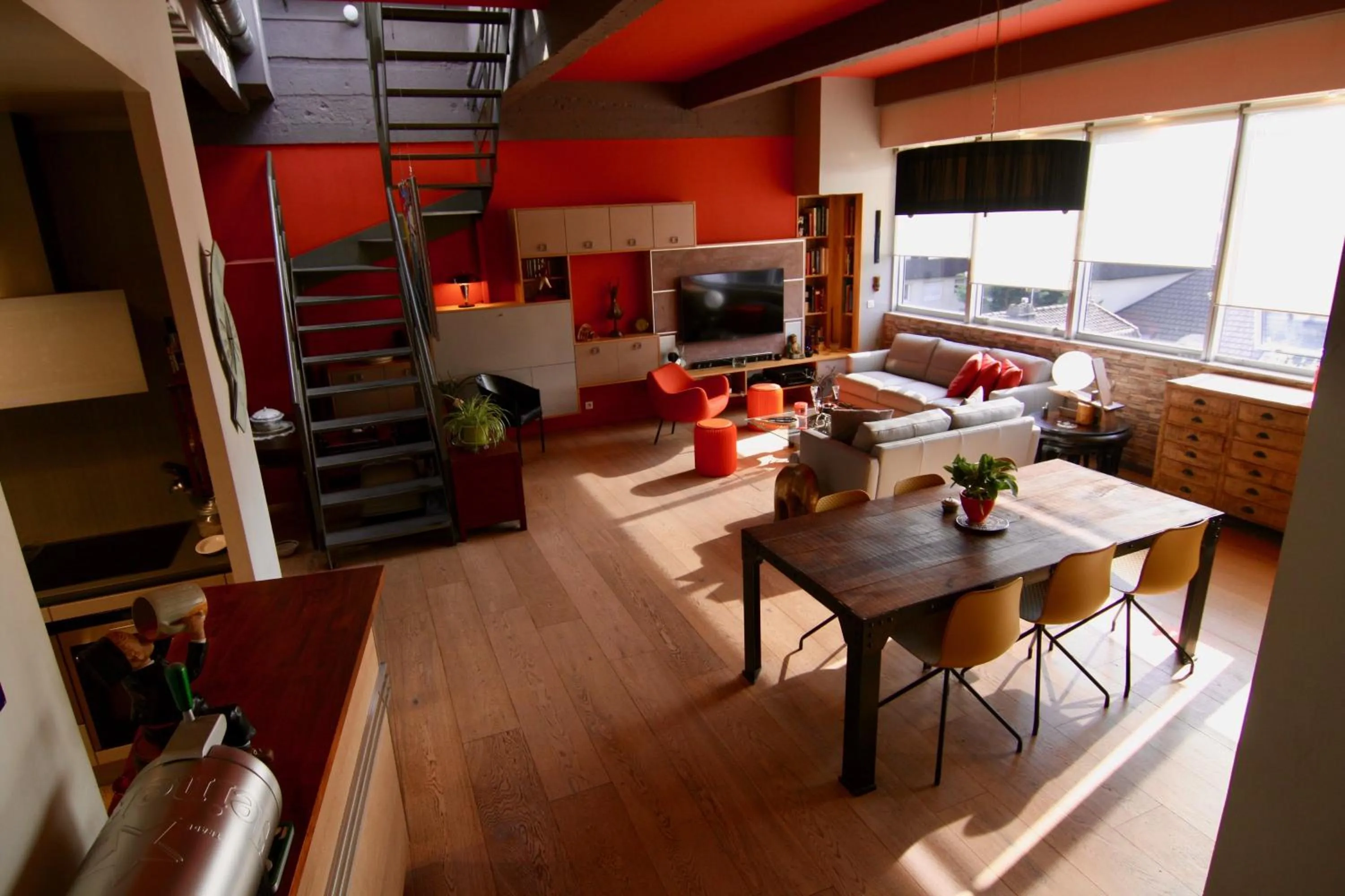 Communal lounge/ TV room in bibou's room Paris