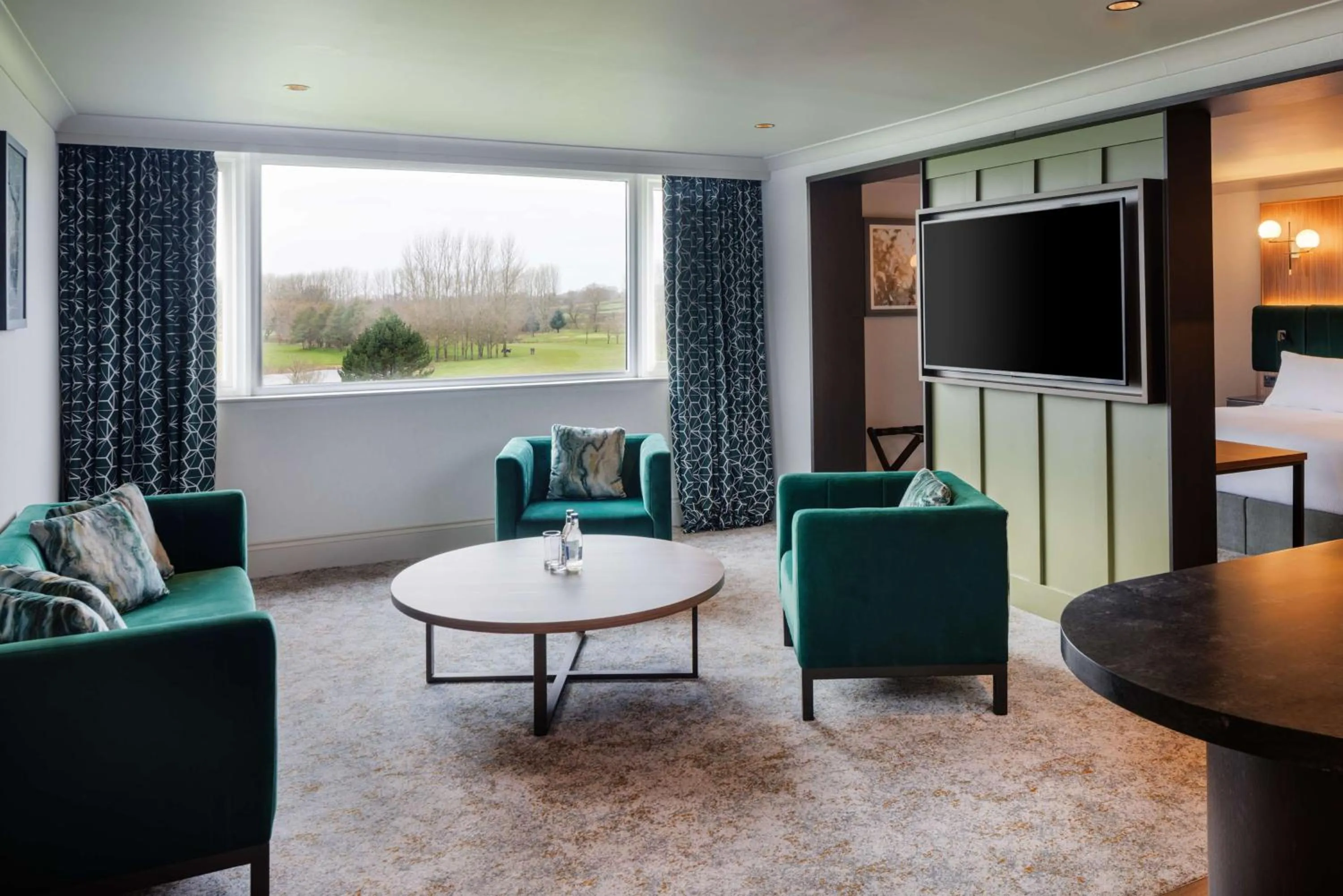 Living room, Bed in Doubletree by Hilton Belfast Templepatrick