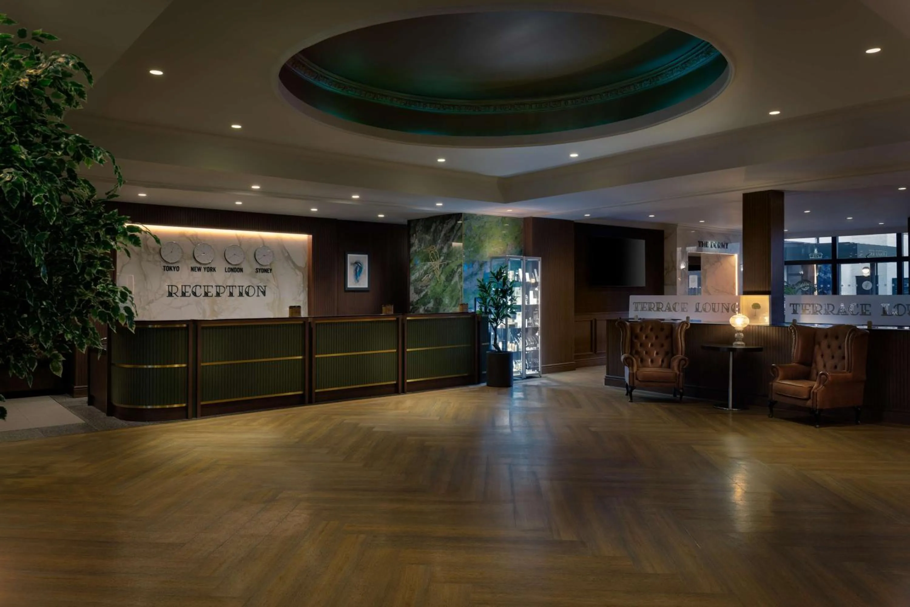 Lobby or reception in Doubletree by Hilton Belfast Templepatrick