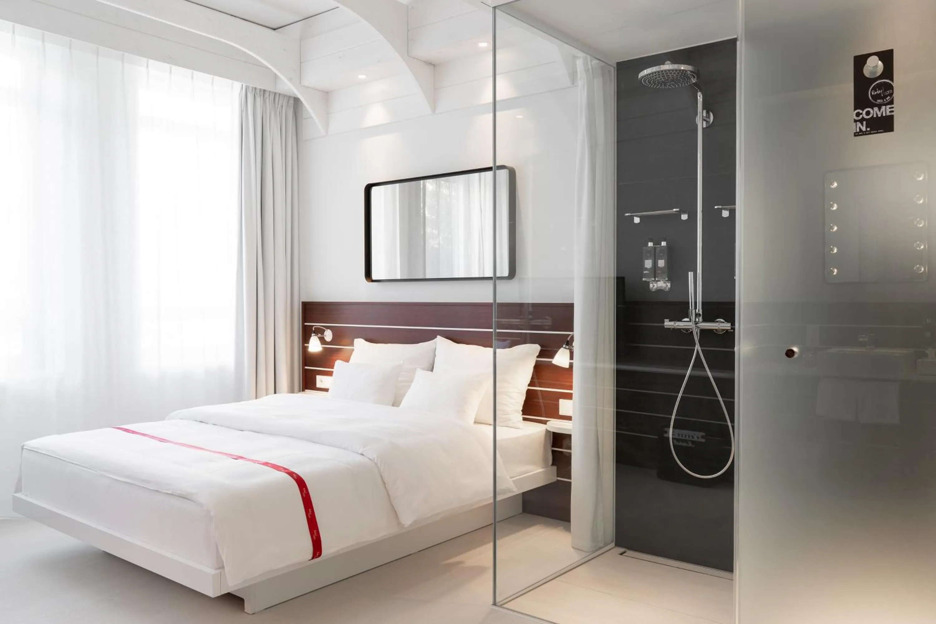 Photo of the whole room, Bed in Ruby Lotti Hotel Hamburg