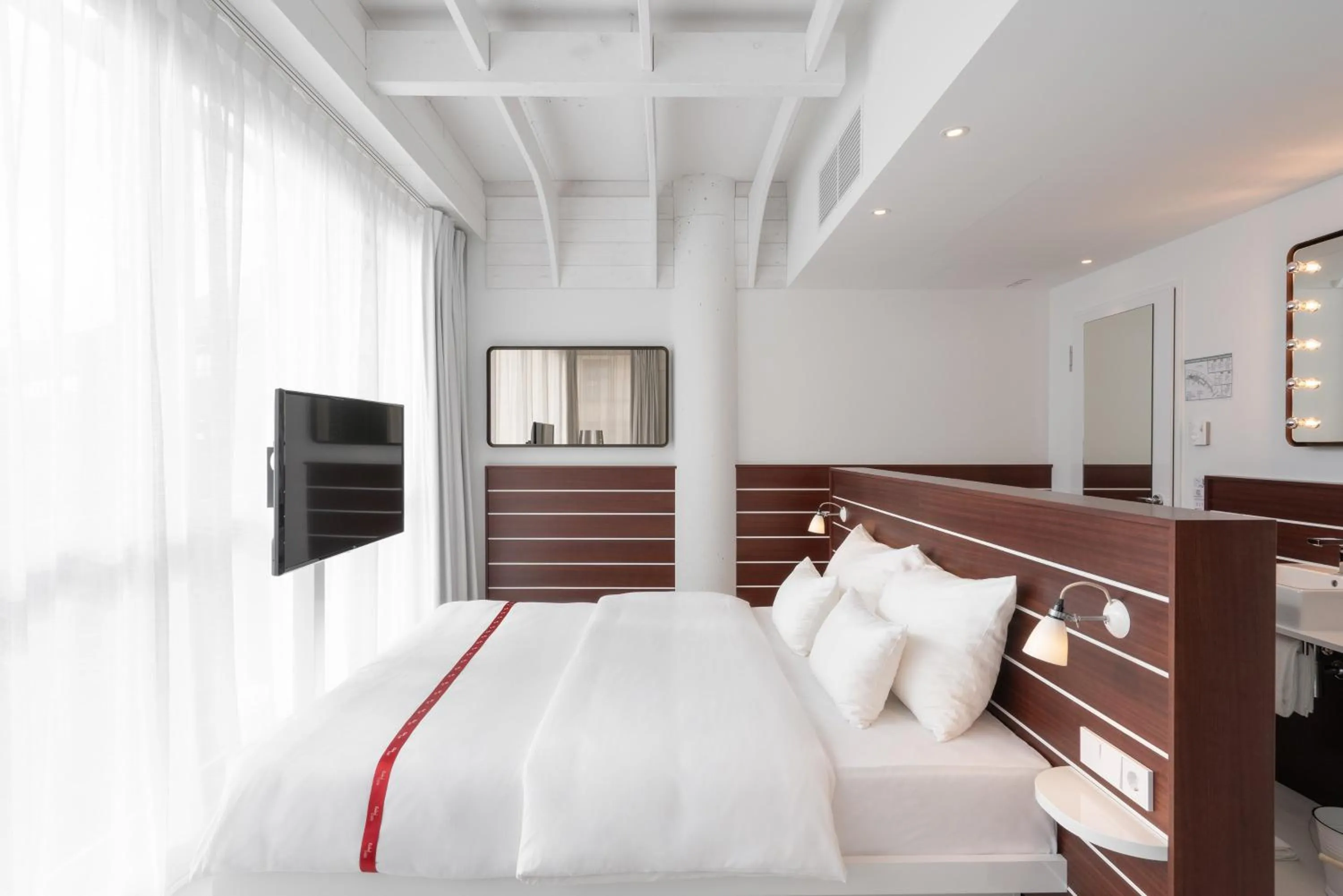 Photo of the whole room, Bed in Ruby Lotti Hotel Hamburg