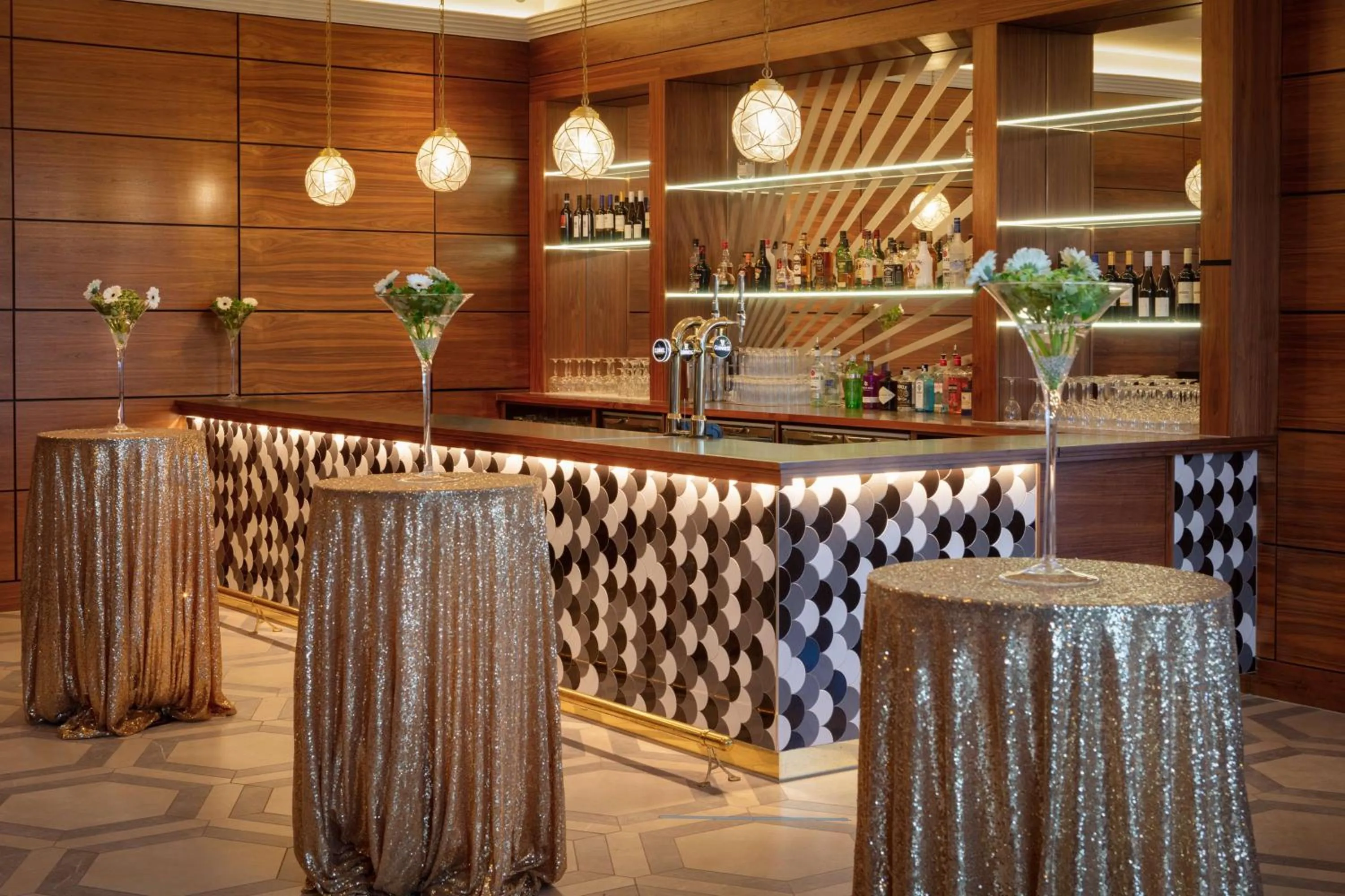 Lounge or bar in Hilton Belfast