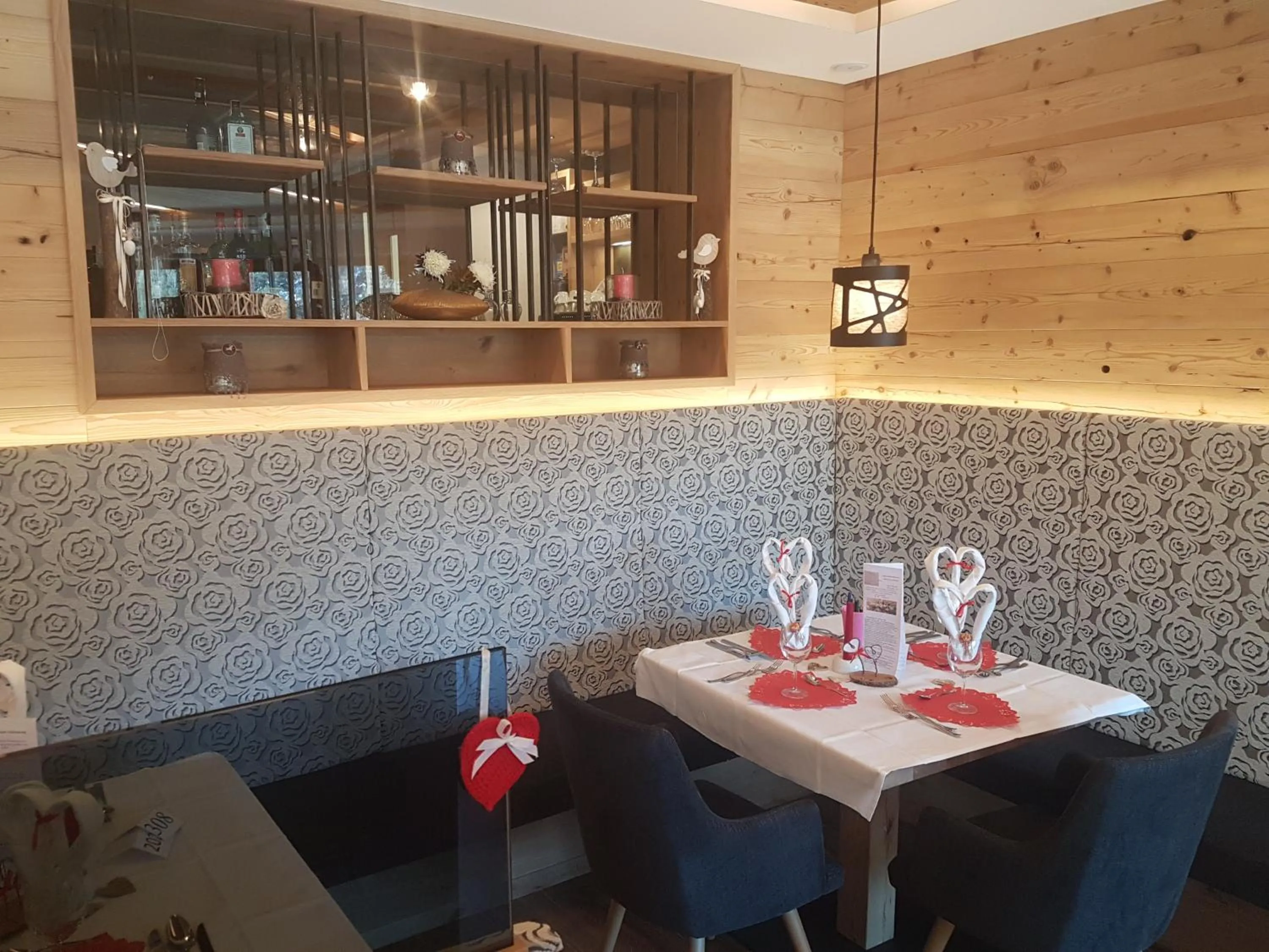 Restaurant/places to eat in Molaris Lodge