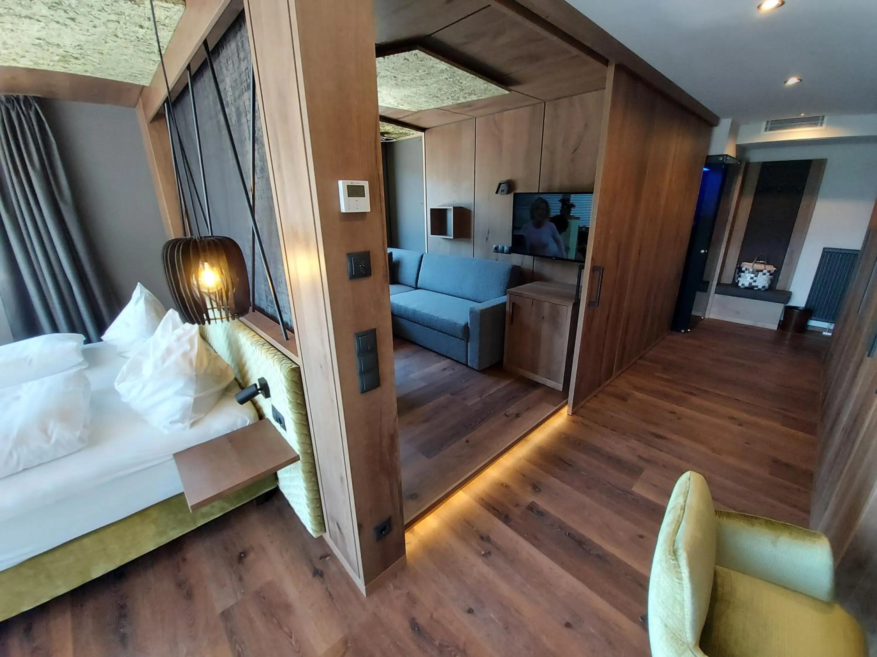 Photo of the whole room, Bed in Molaris Lodge