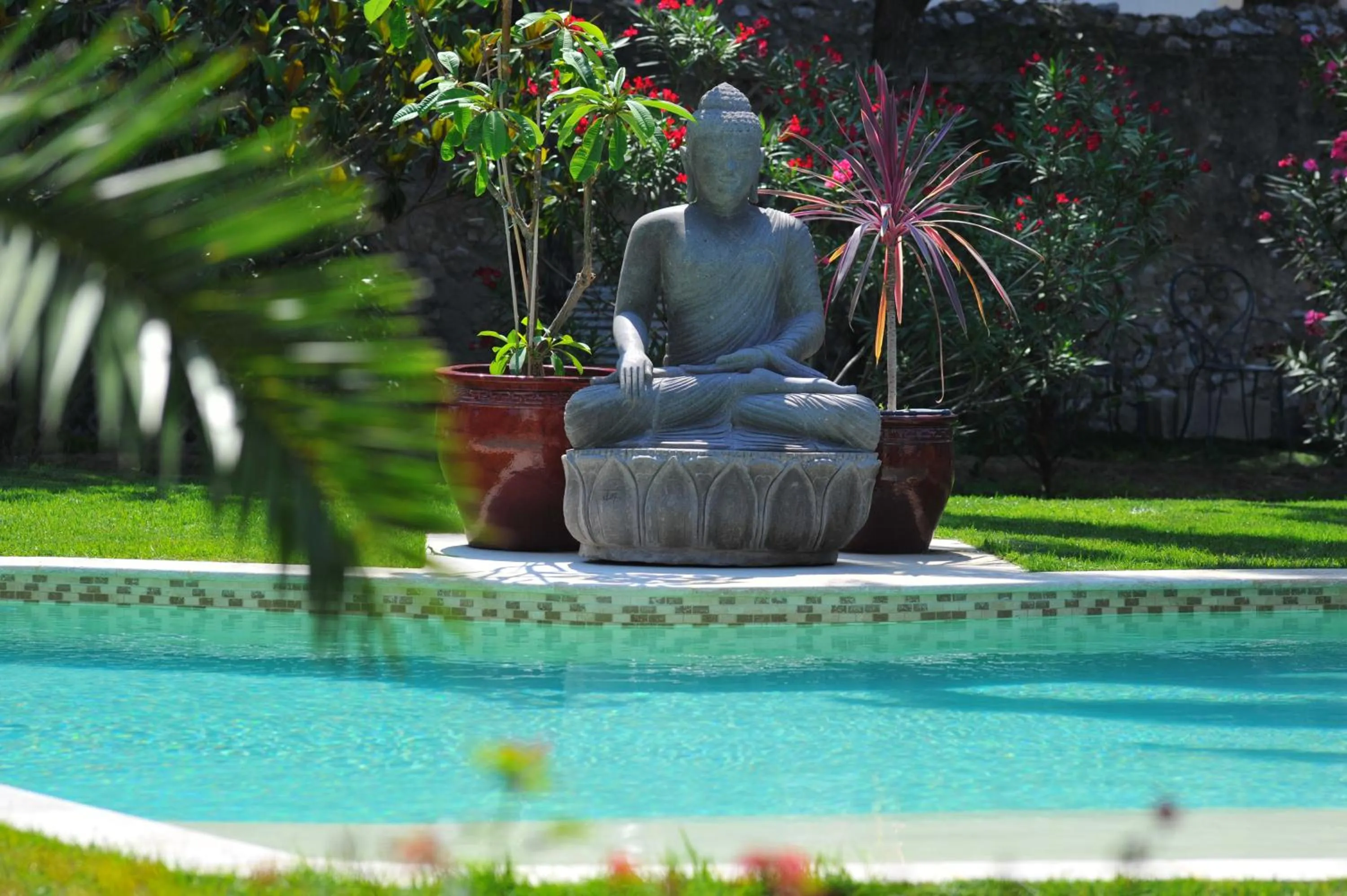 Swimming pool in Villa Valflor chambres d'hôtes et appartements